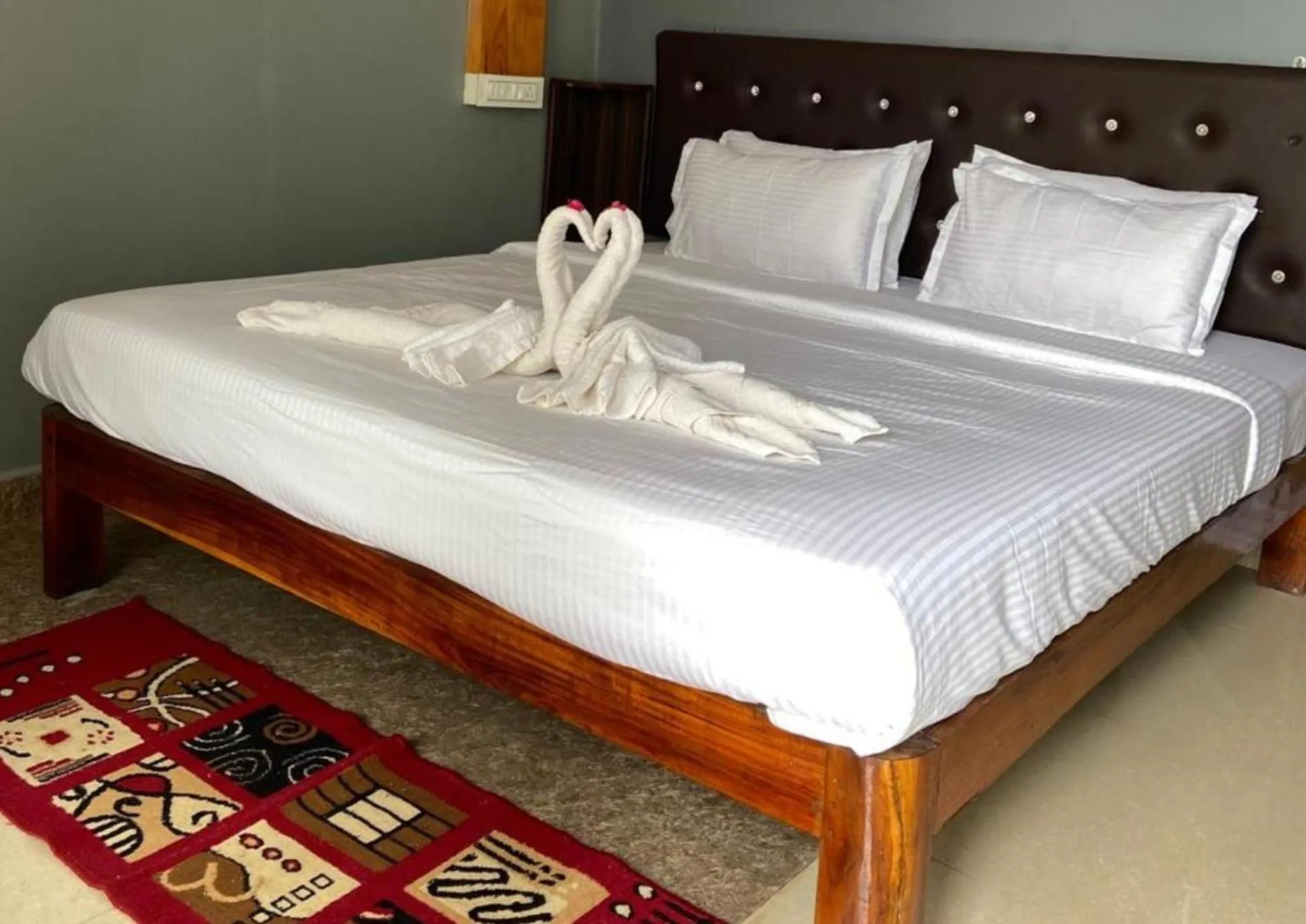 Bed in YogiTree Beach Resort & Cafe - 100m from Morjim Beach