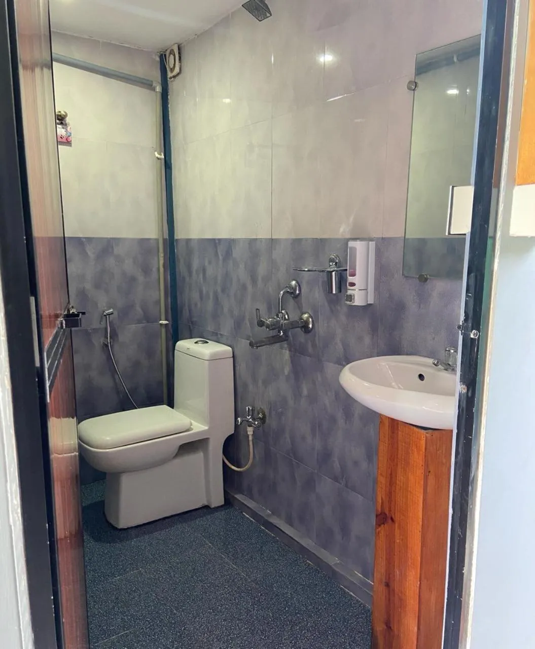 Bathroom in YogiTree Beach Resort & Cafe - 100m from Morjim Beach