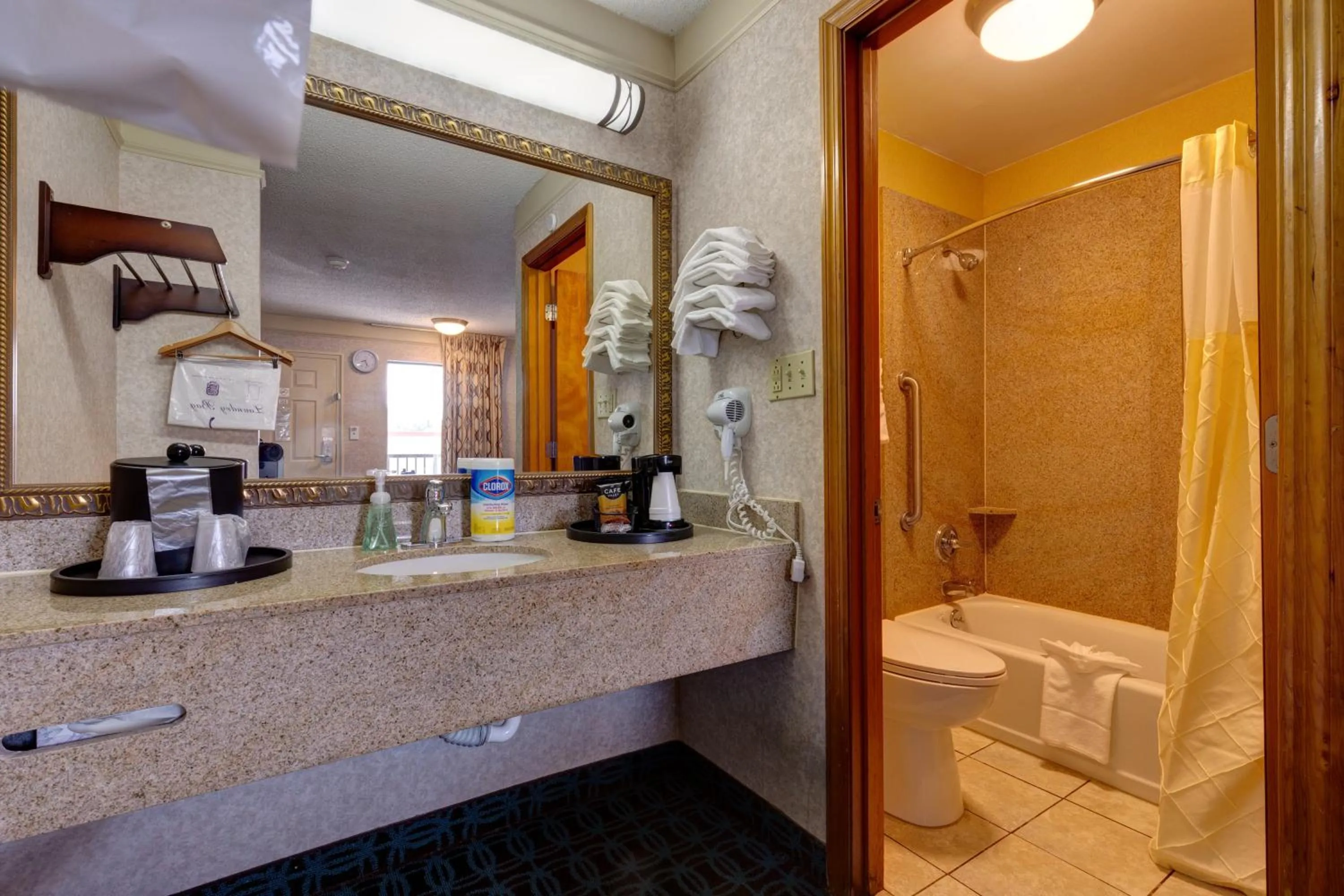 Deluxe Inn - Fayetteville I-95