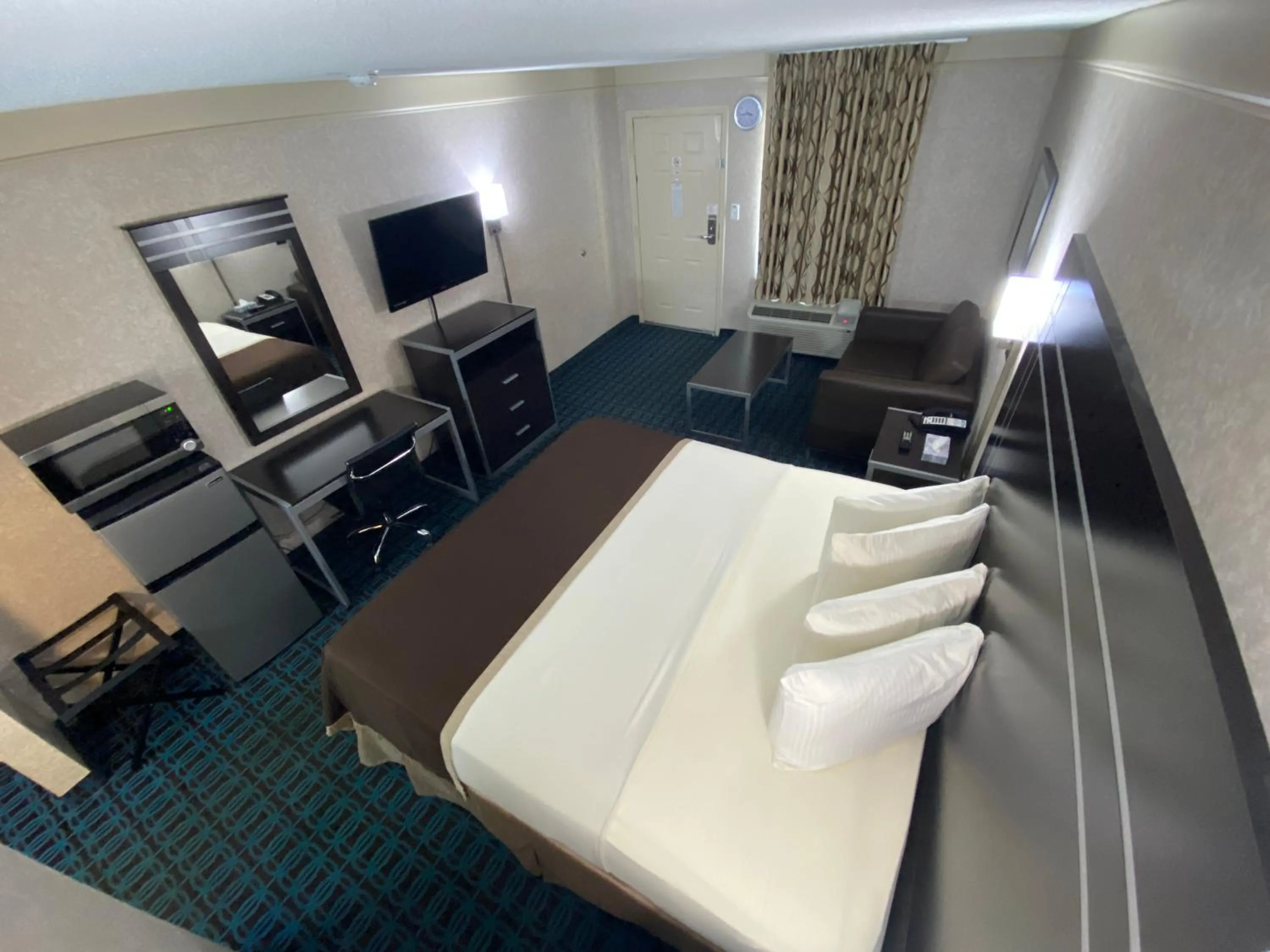 Bed in Deluxe Inn - Fayetteville I-95