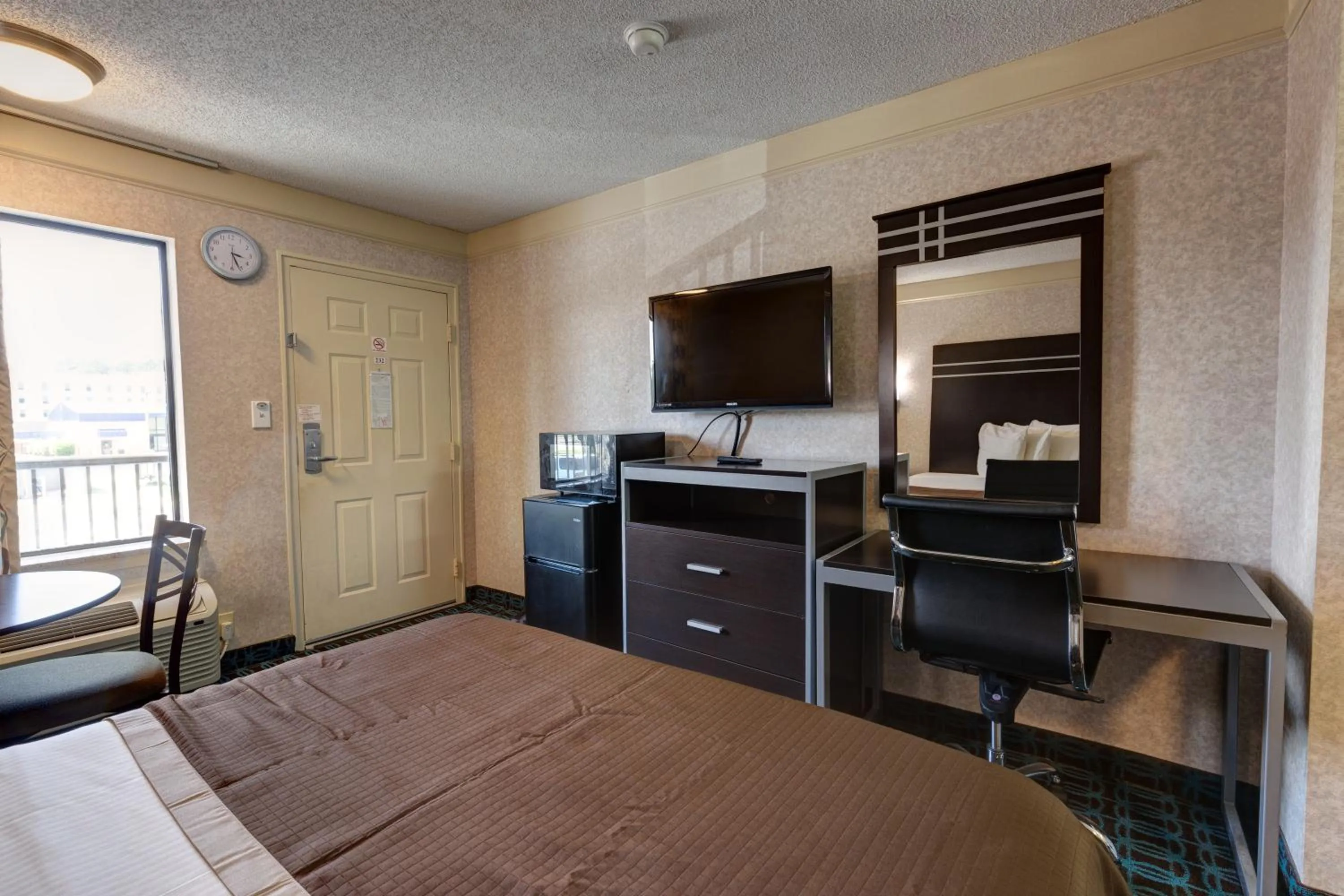 Area and facilities, Bed in Deluxe Inn - Fayetteville I-95