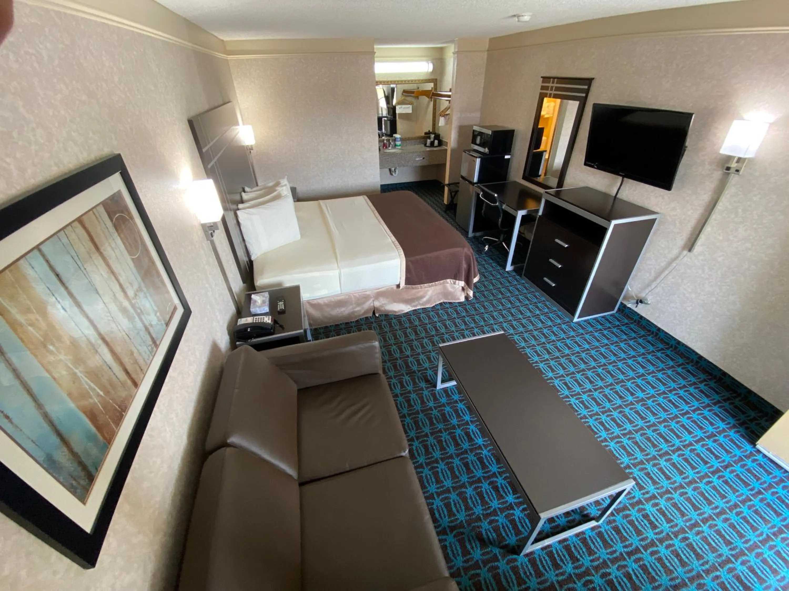 Bed in Deluxe Inn - Fayetteville I-95