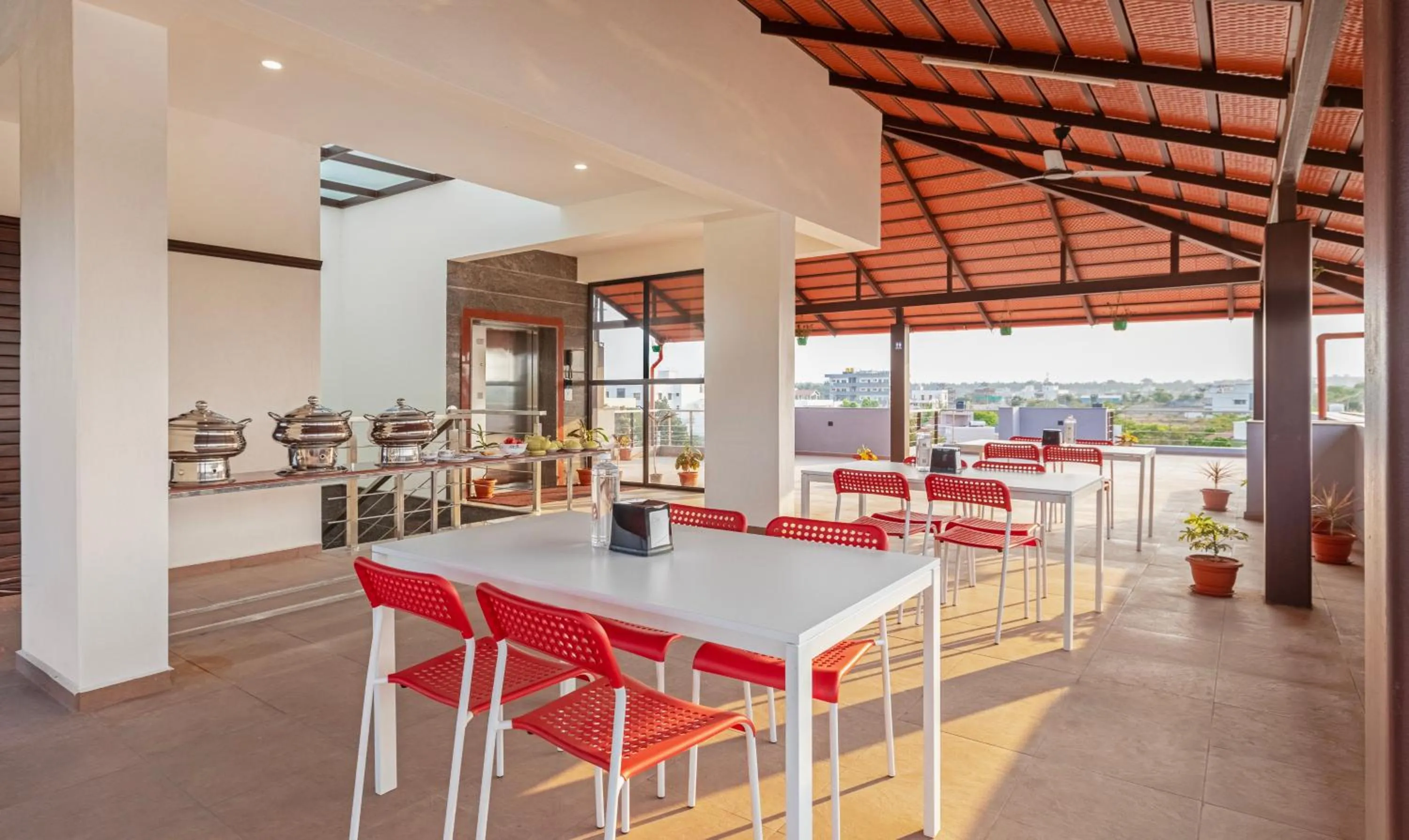 Restaurant/places to eat in Treebo Samanvaya Retreat, Mysore