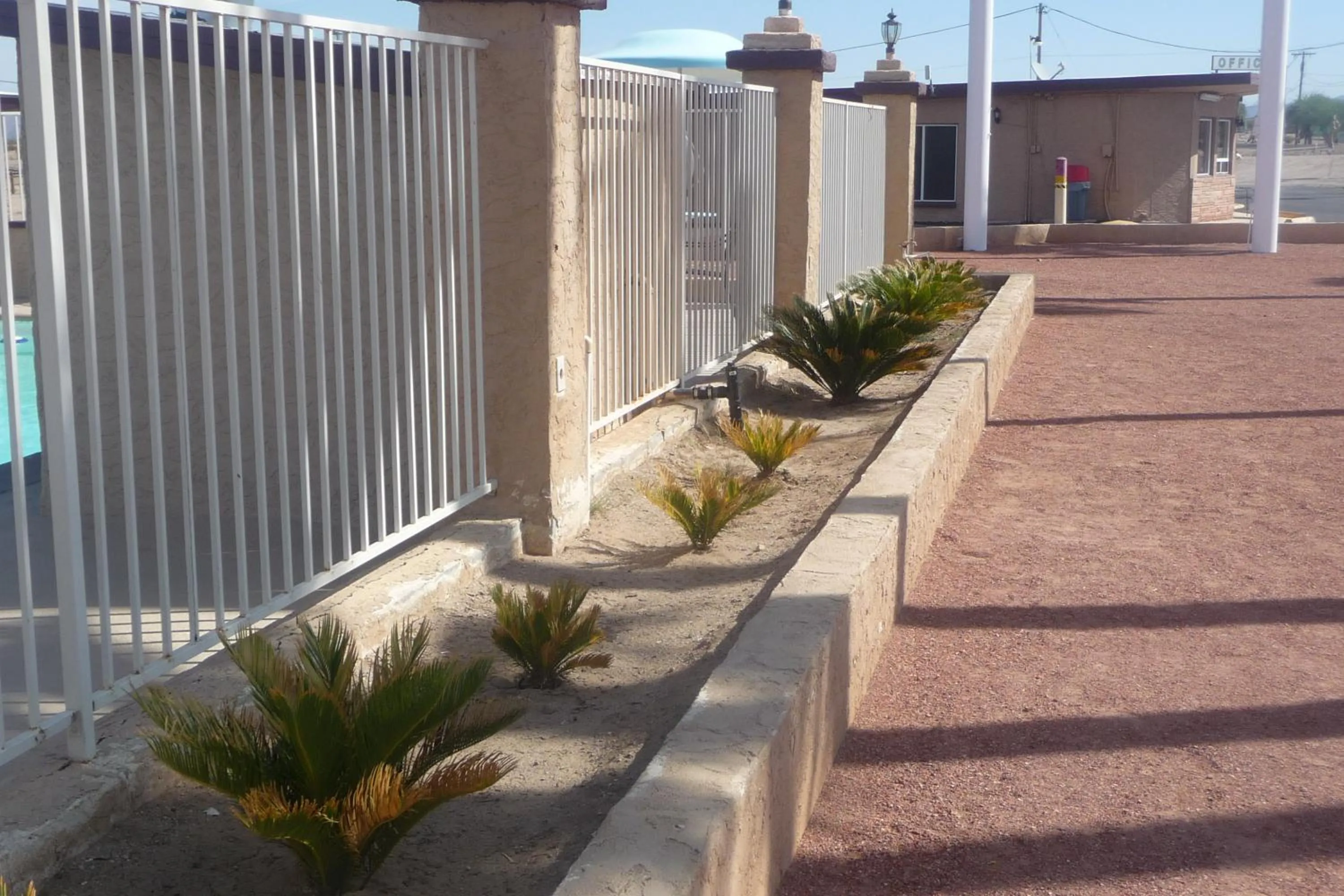 Facade/entrance in Palms Inn
