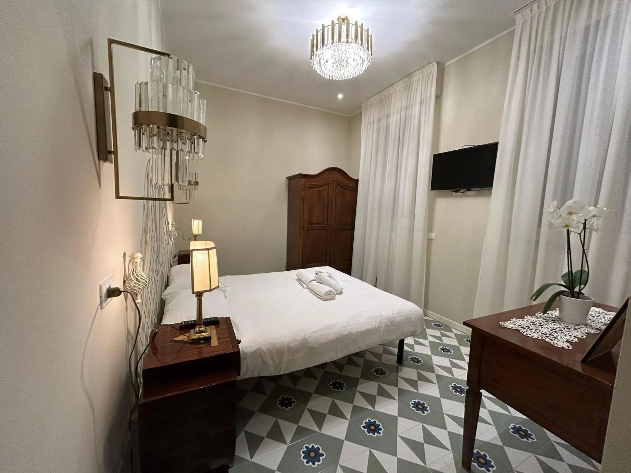 TV and multimedia, Bed in La Castellana Loft Hotel