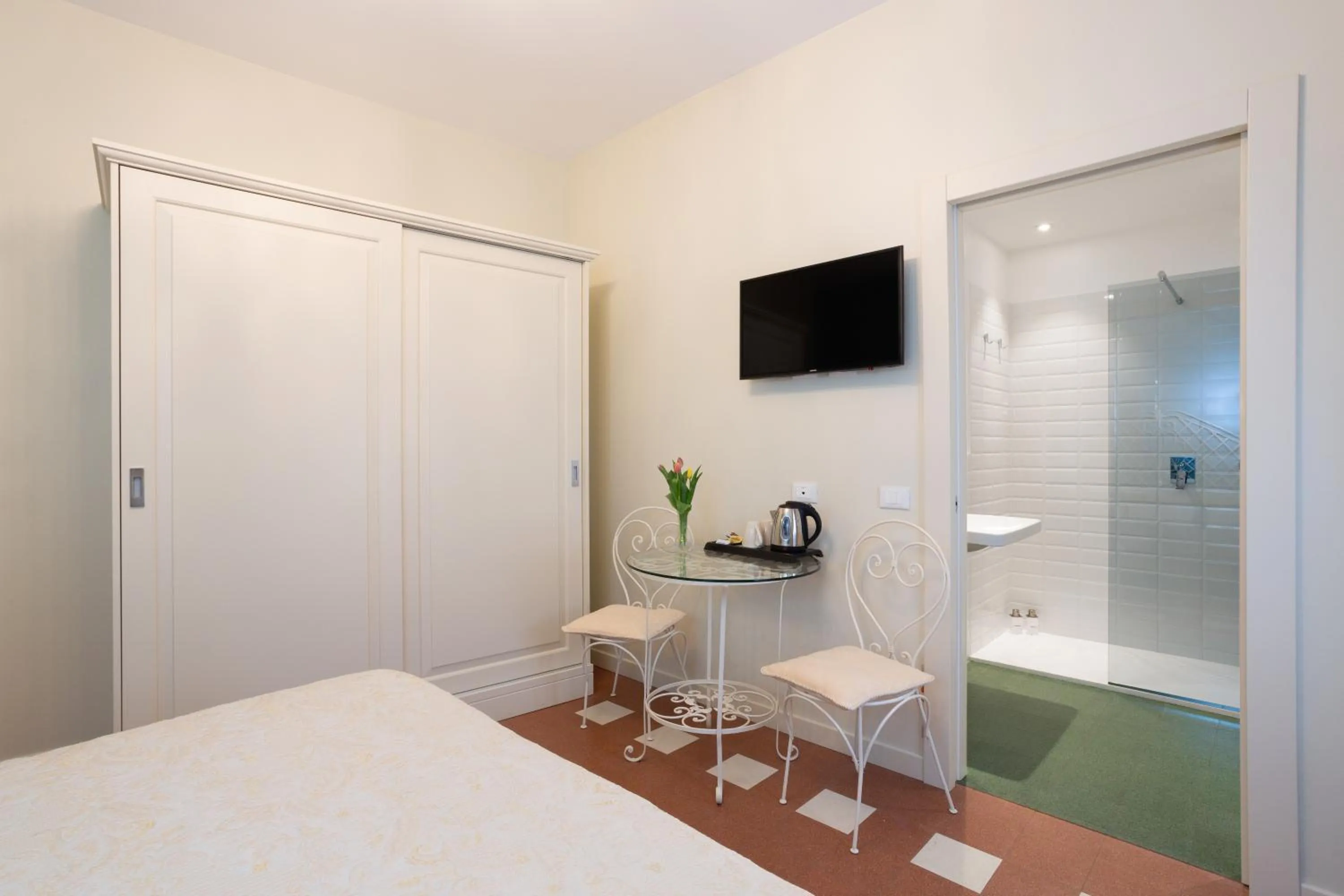 Photo of the whole room, Bed in La Castellana Loft Hotel