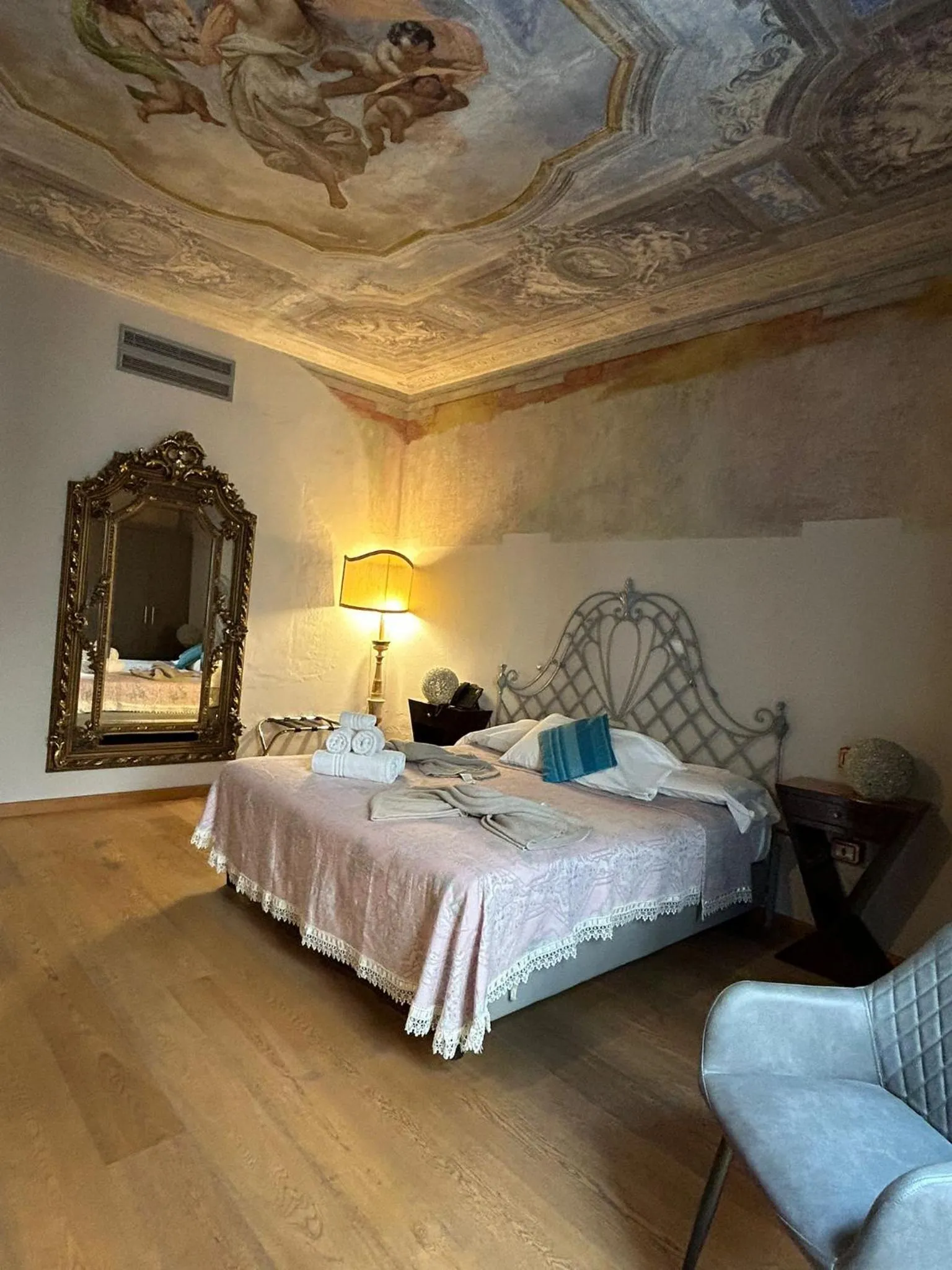 Photo of the whole room, Bed in La Castellana Loft Hotel