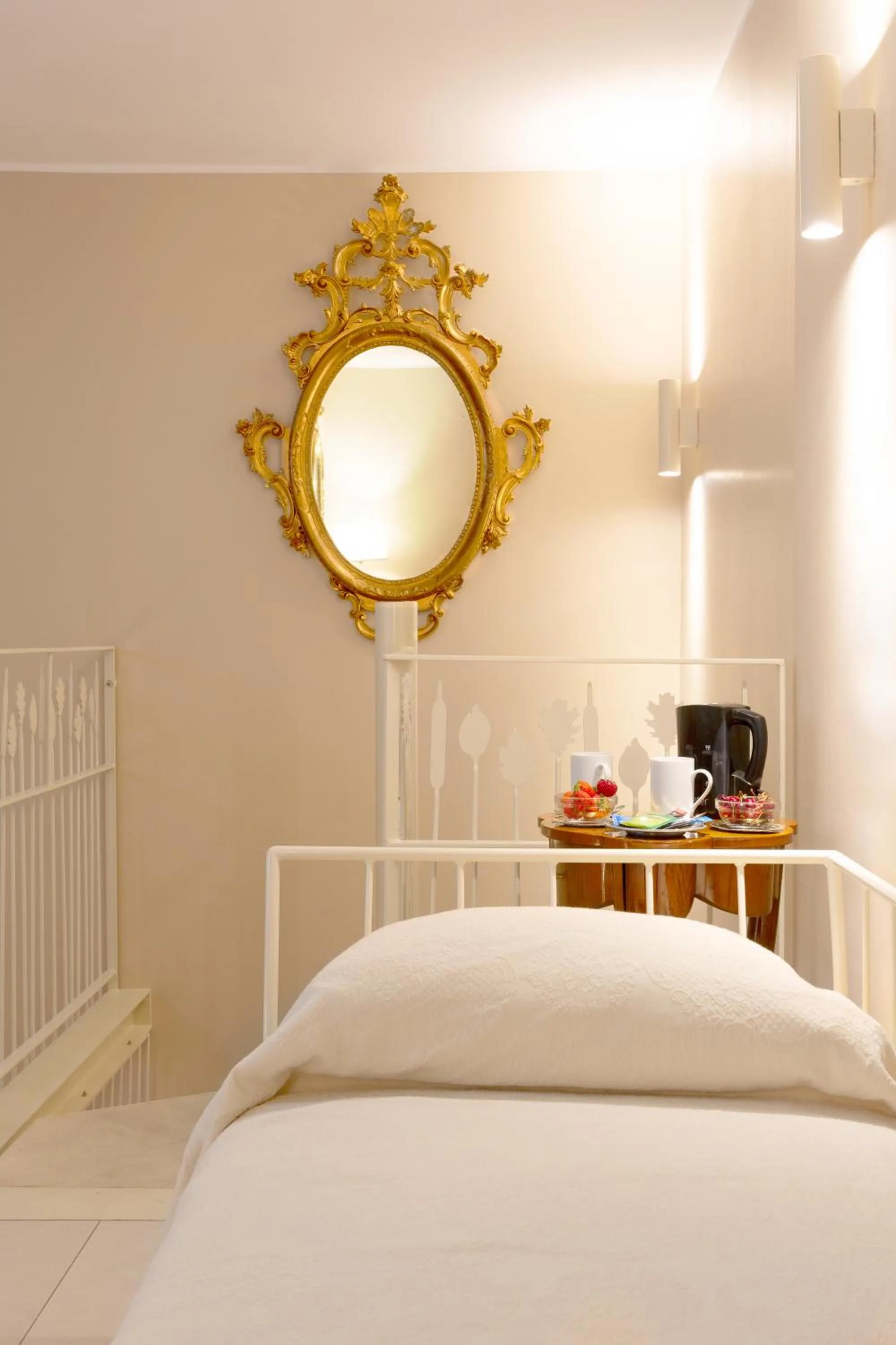 Decorative detail, Bed in La Castellana Loft Hotel