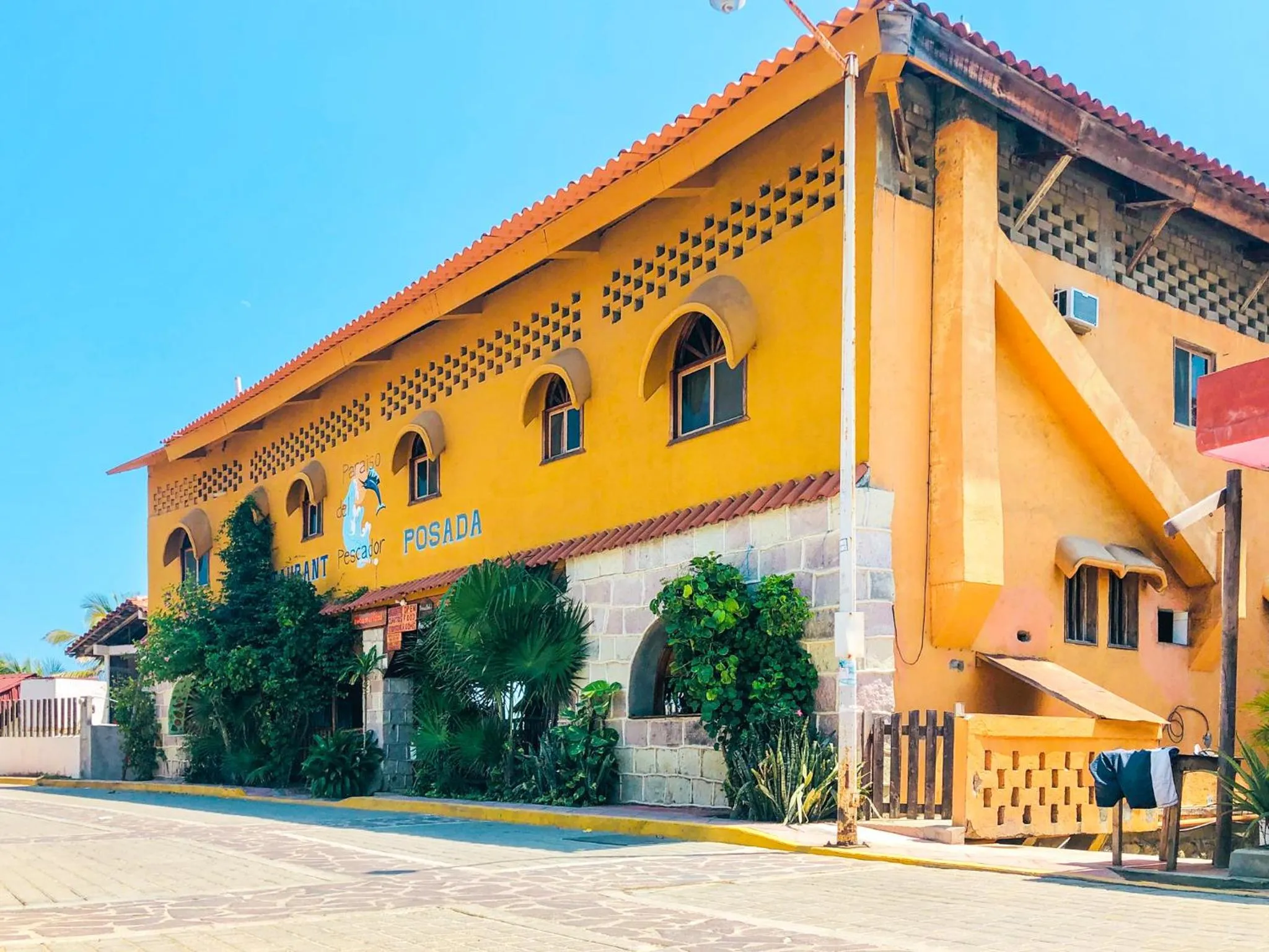 Facade/entrance in Hotel Paraíso del Pescador by Rotamundos