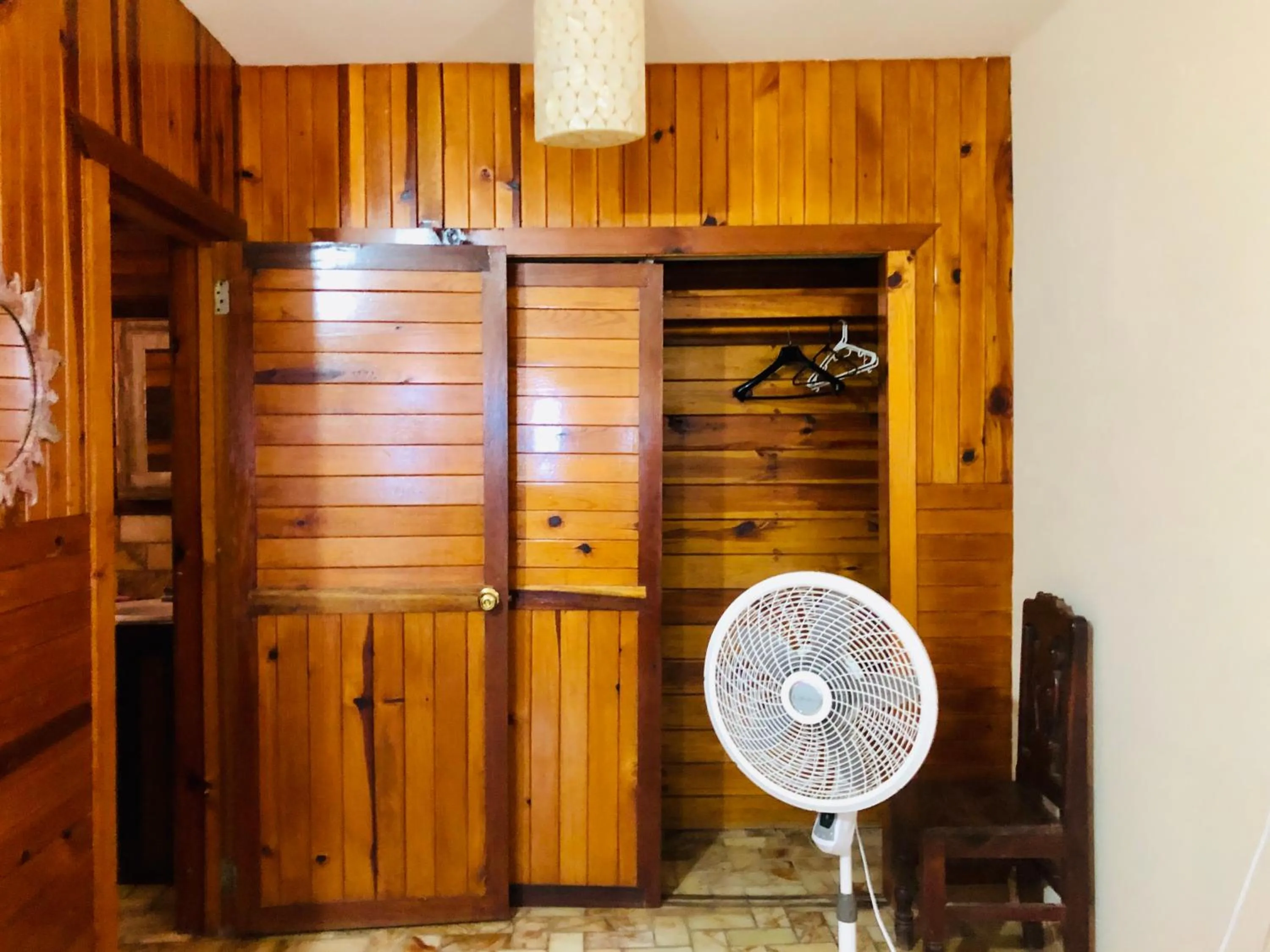 wardrobe in Hotel Paraíso del Pescador by Rotamundos