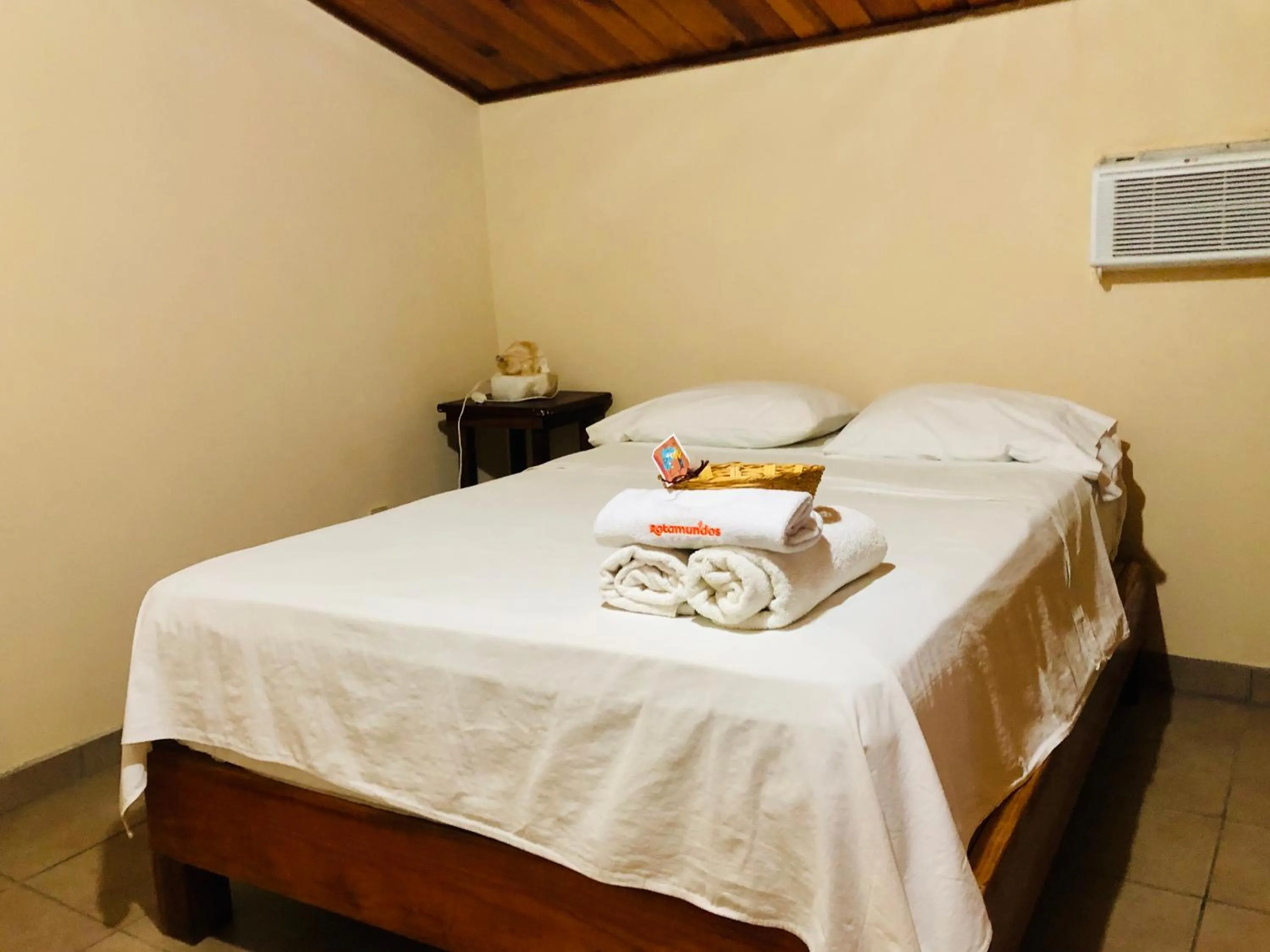 Bed in Hotel Paraíso del Pescador by Rotamundos