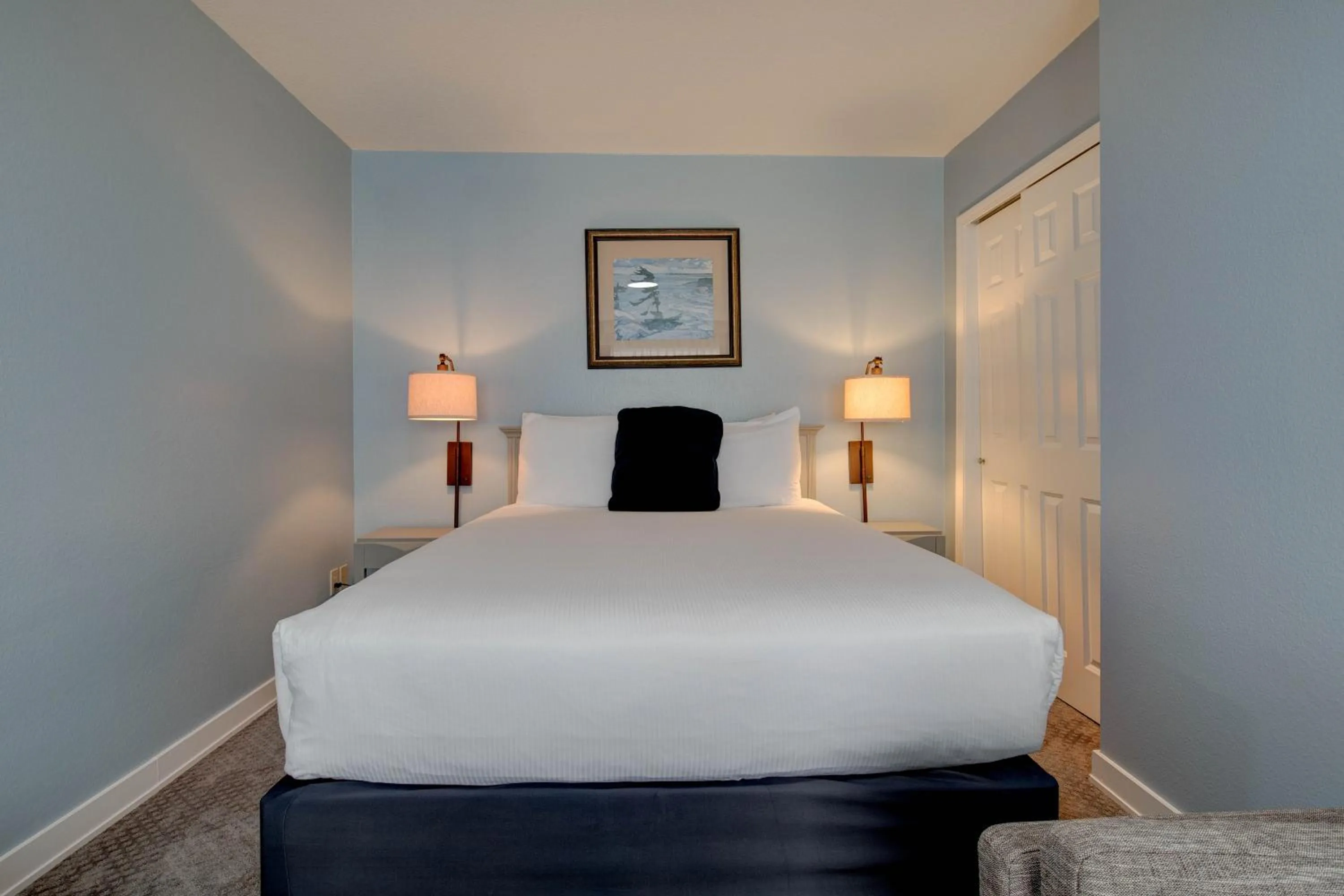 Bedroom, Bed in Inn of the Four Winds Seaside Oceanfront