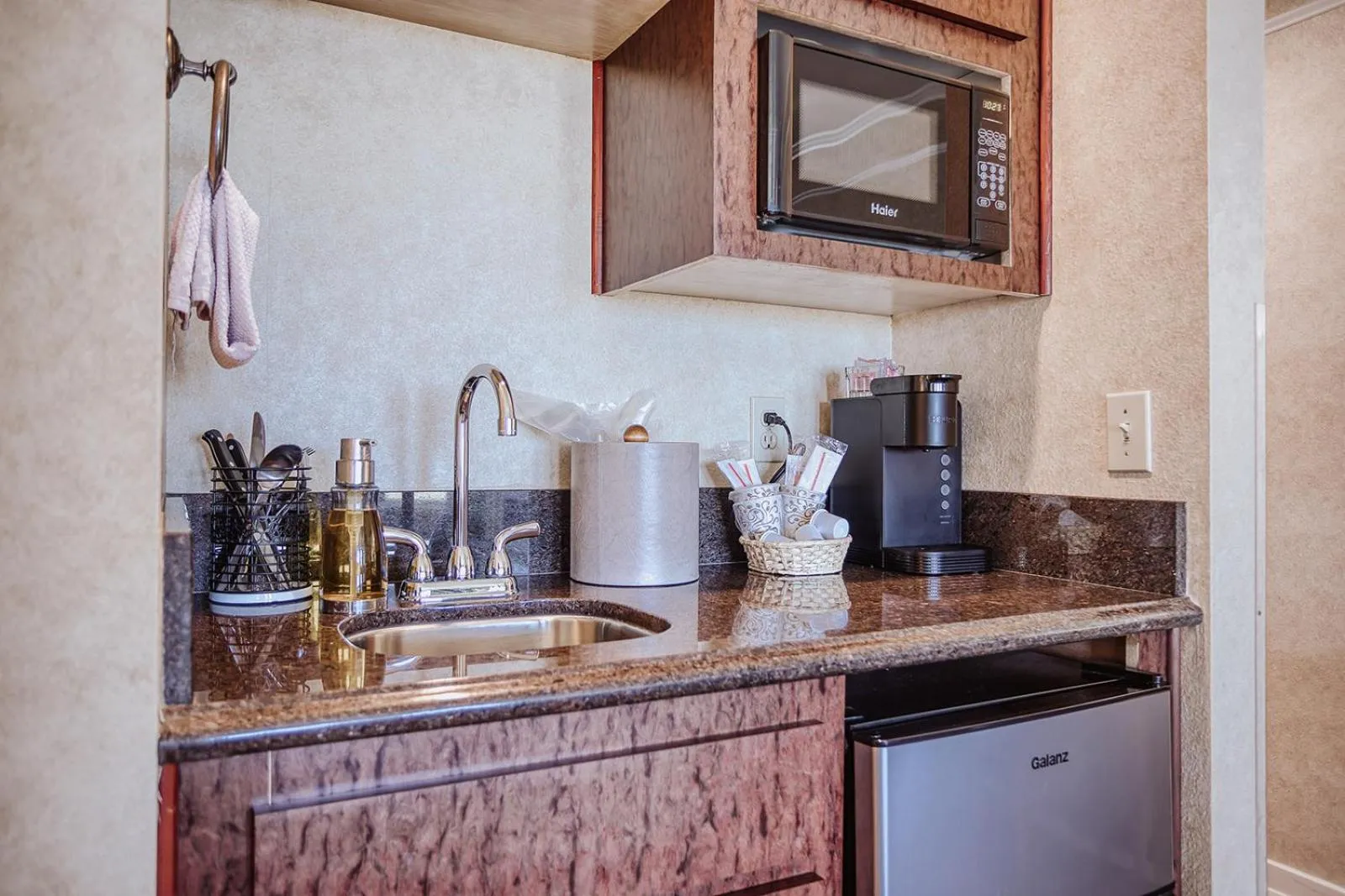 minibar in Inn of the Four Winds Seaside Oceanfront