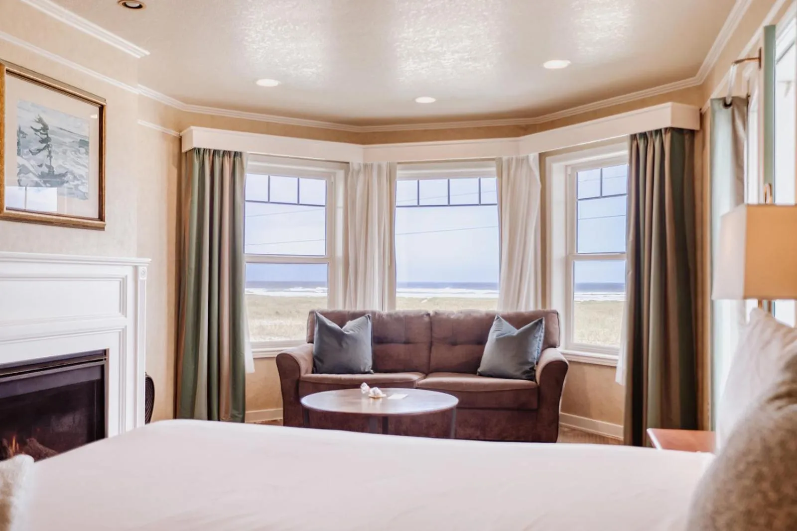 Bedroom, Bed in Inn of the Four Winds Seaside Oceanfront