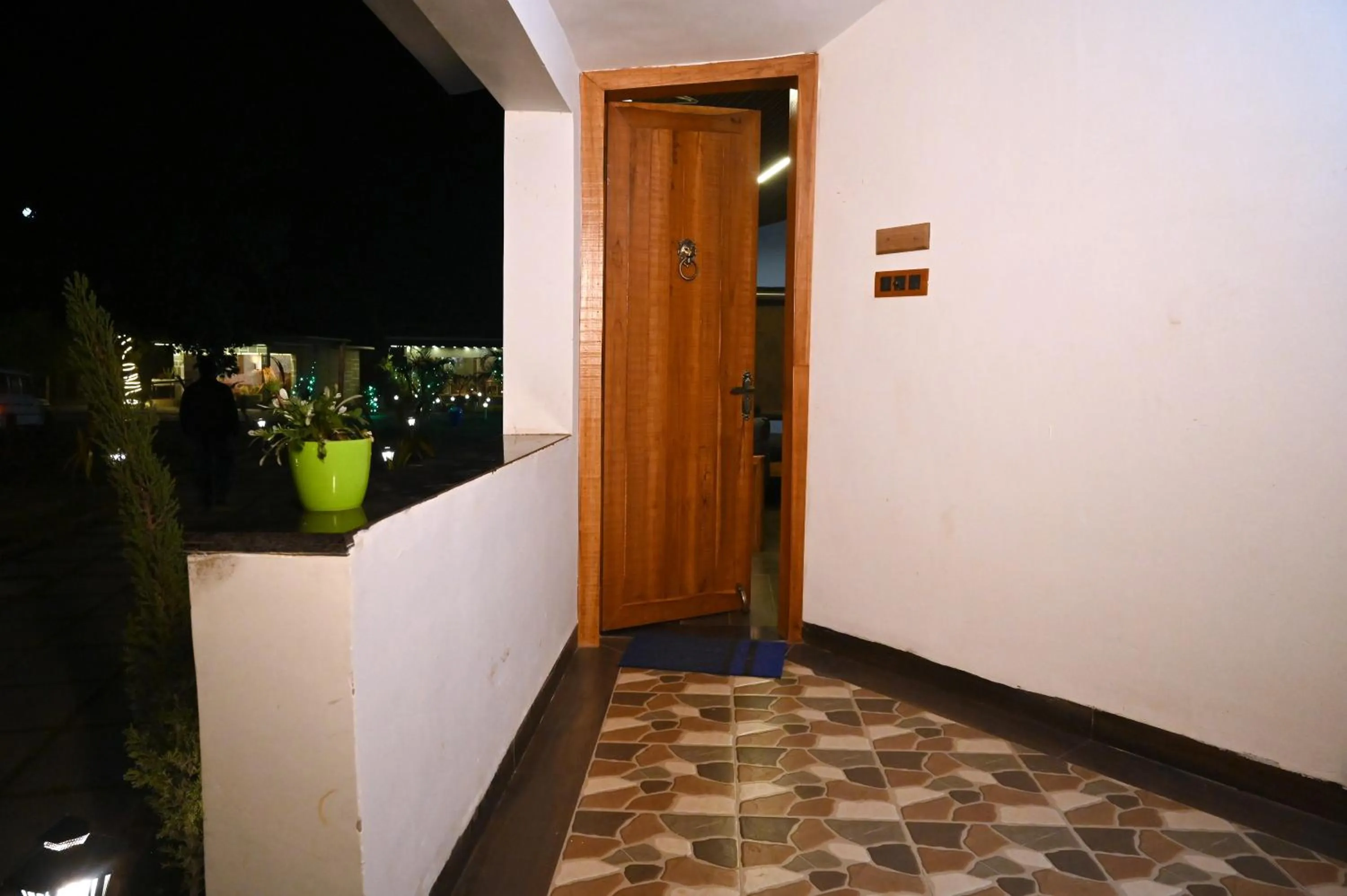 Facade/entrance in Olive