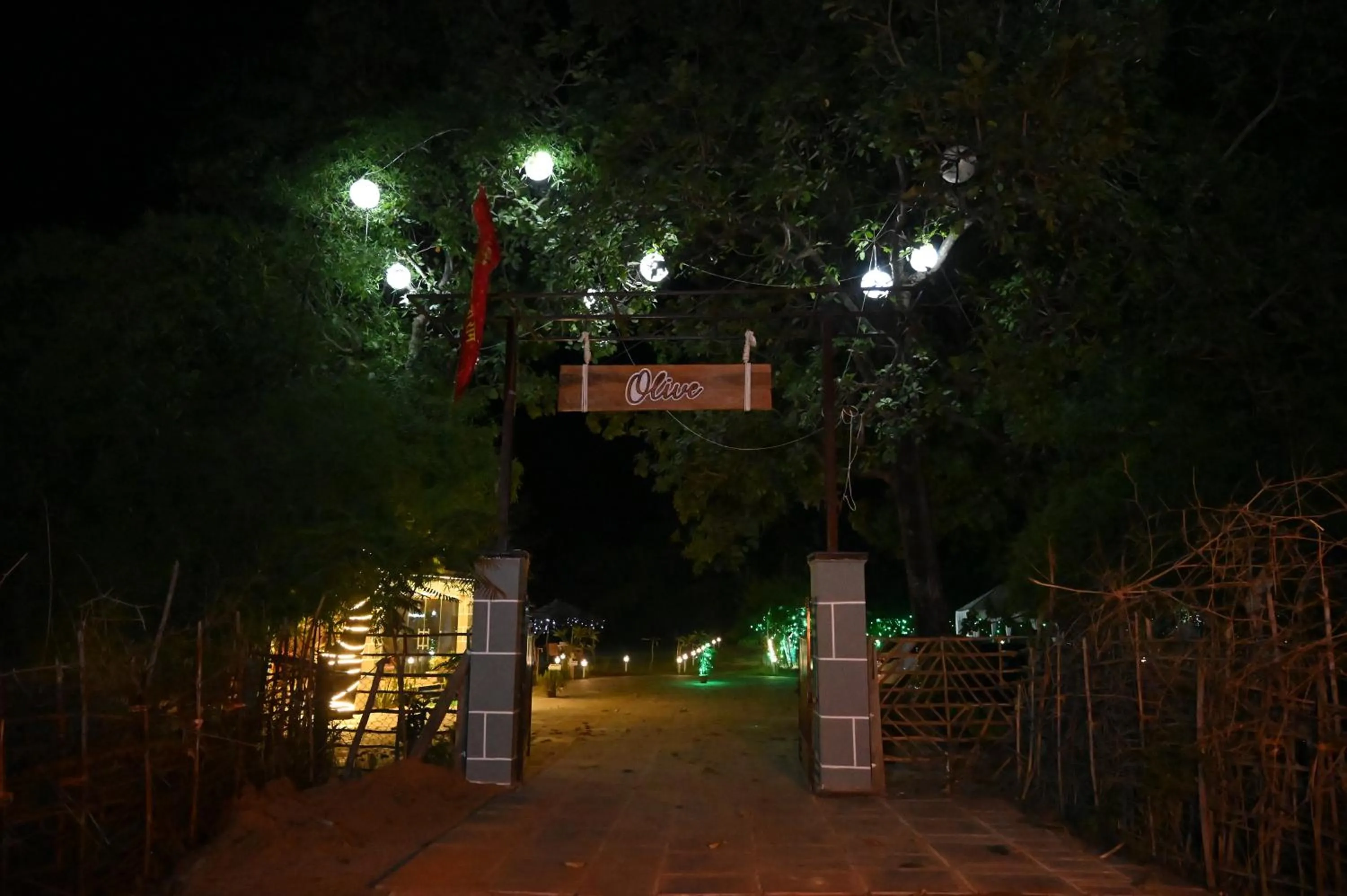 Facade/entrance in Olive