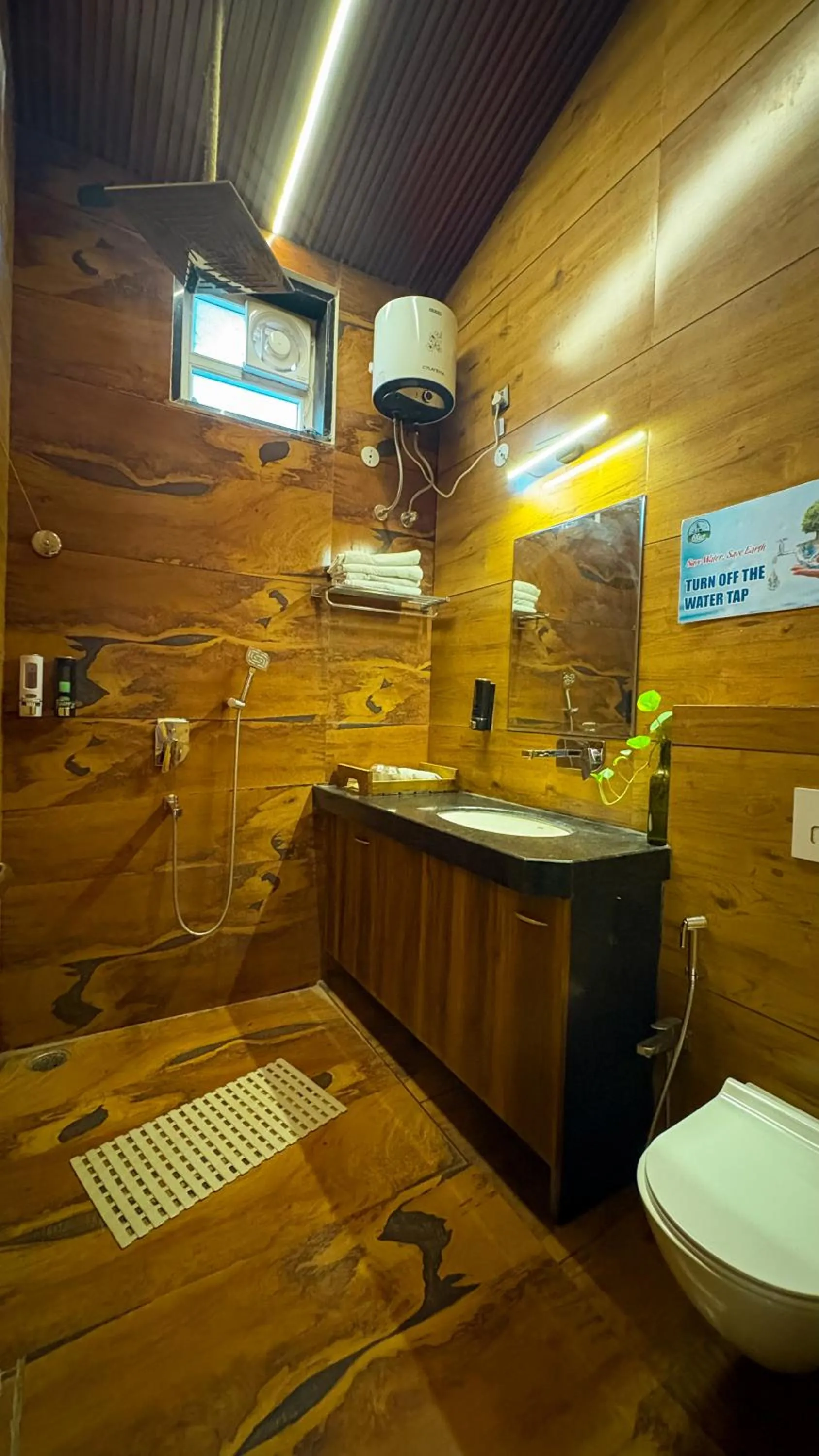 Shower in Olive