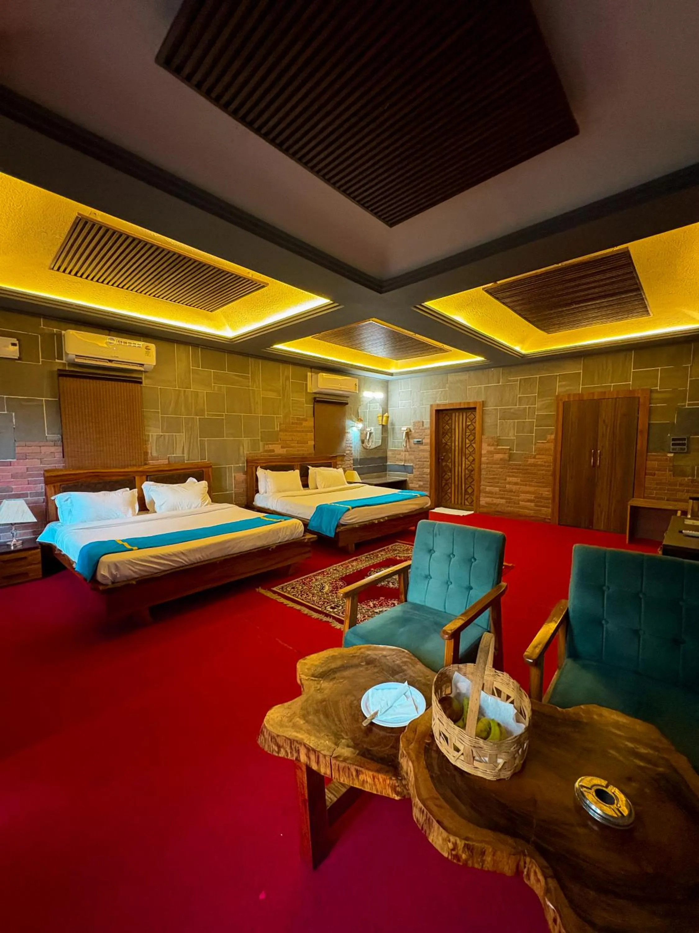 Seating area, Bed in Olive