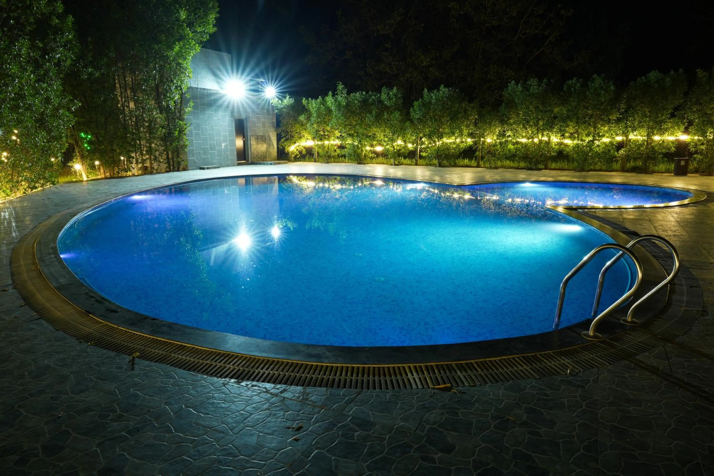 Pool view in Olive