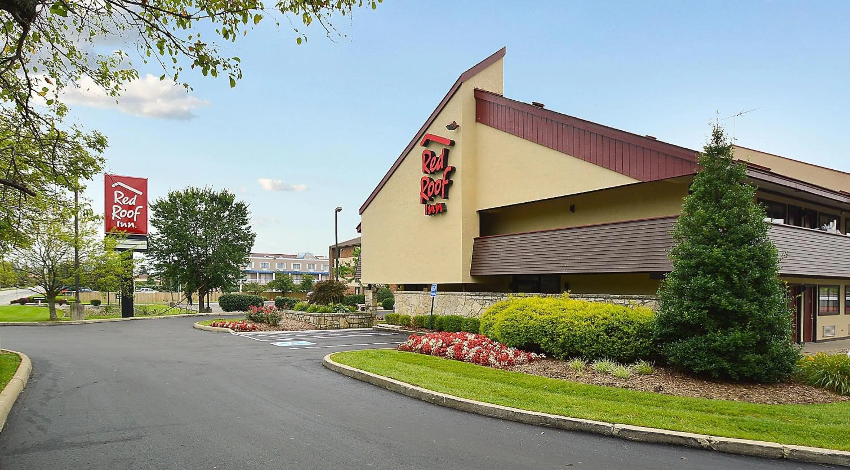 Property building in Red Roof Inn Louisville East - Hurstbourne