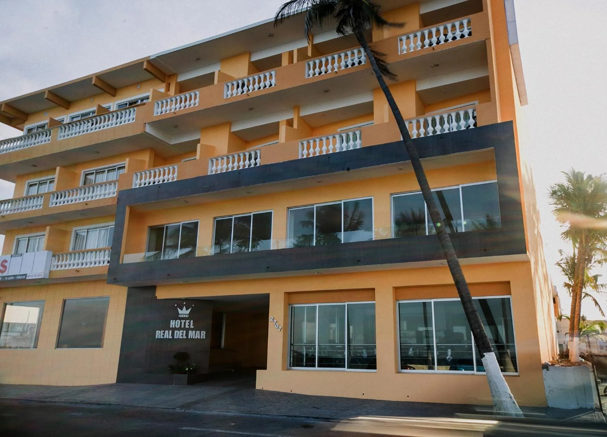 Facade/entrance in Hotel Real del Mar