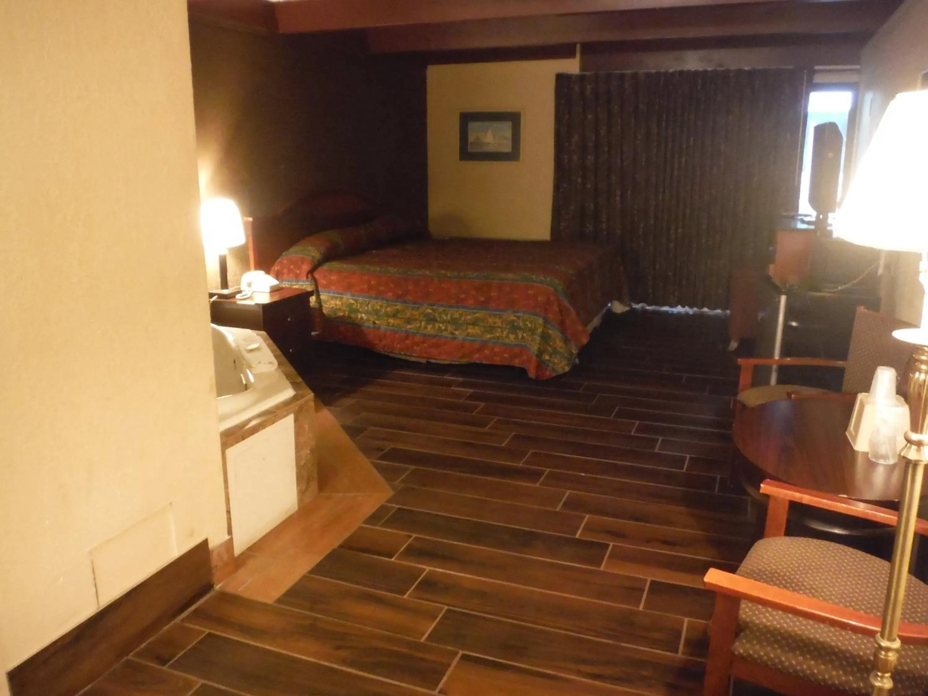 Photo of the whole room, Bed in Budgetel Inn & Suites Hotel