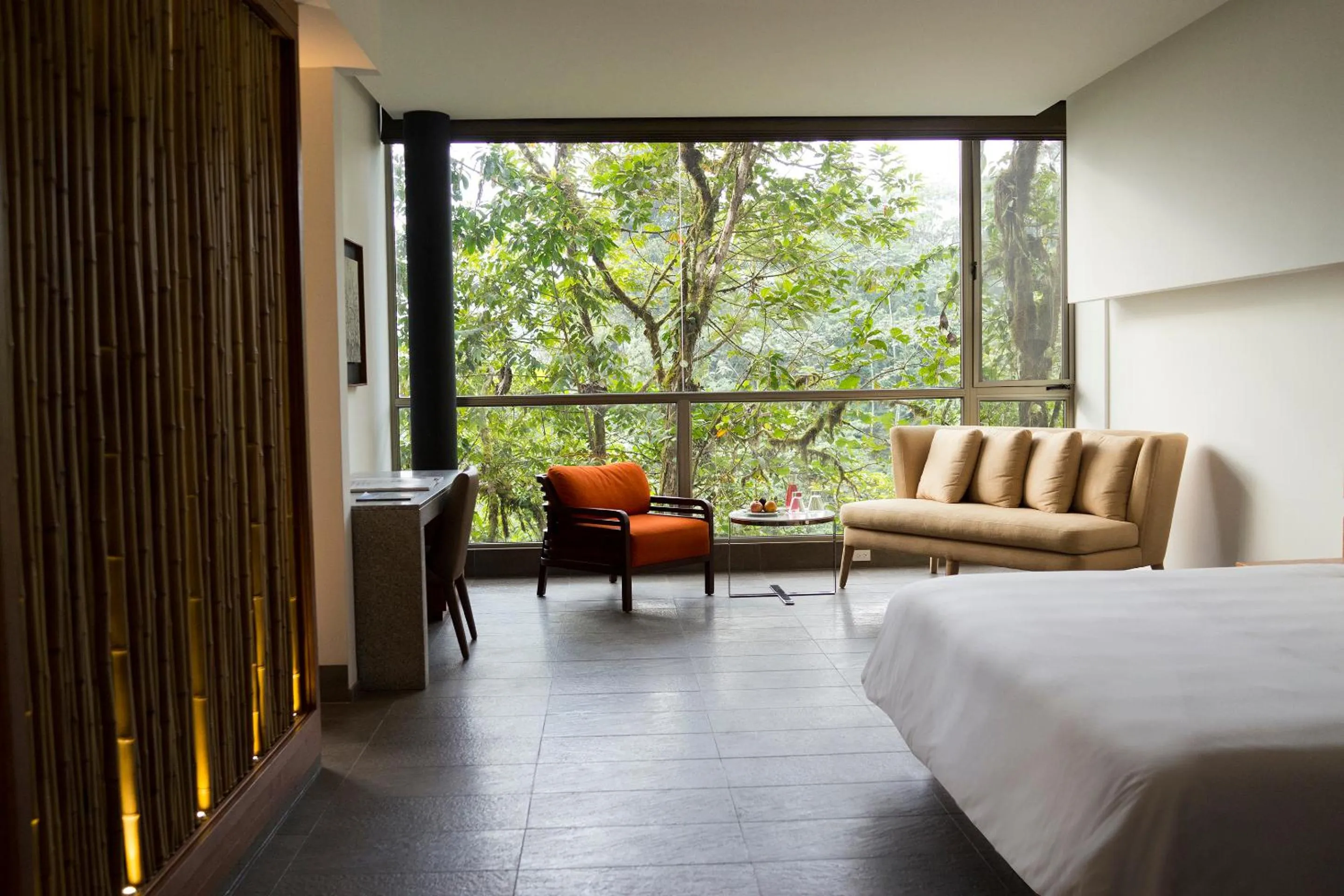 Photo of the whole room, Bed in Mashpi Lodge