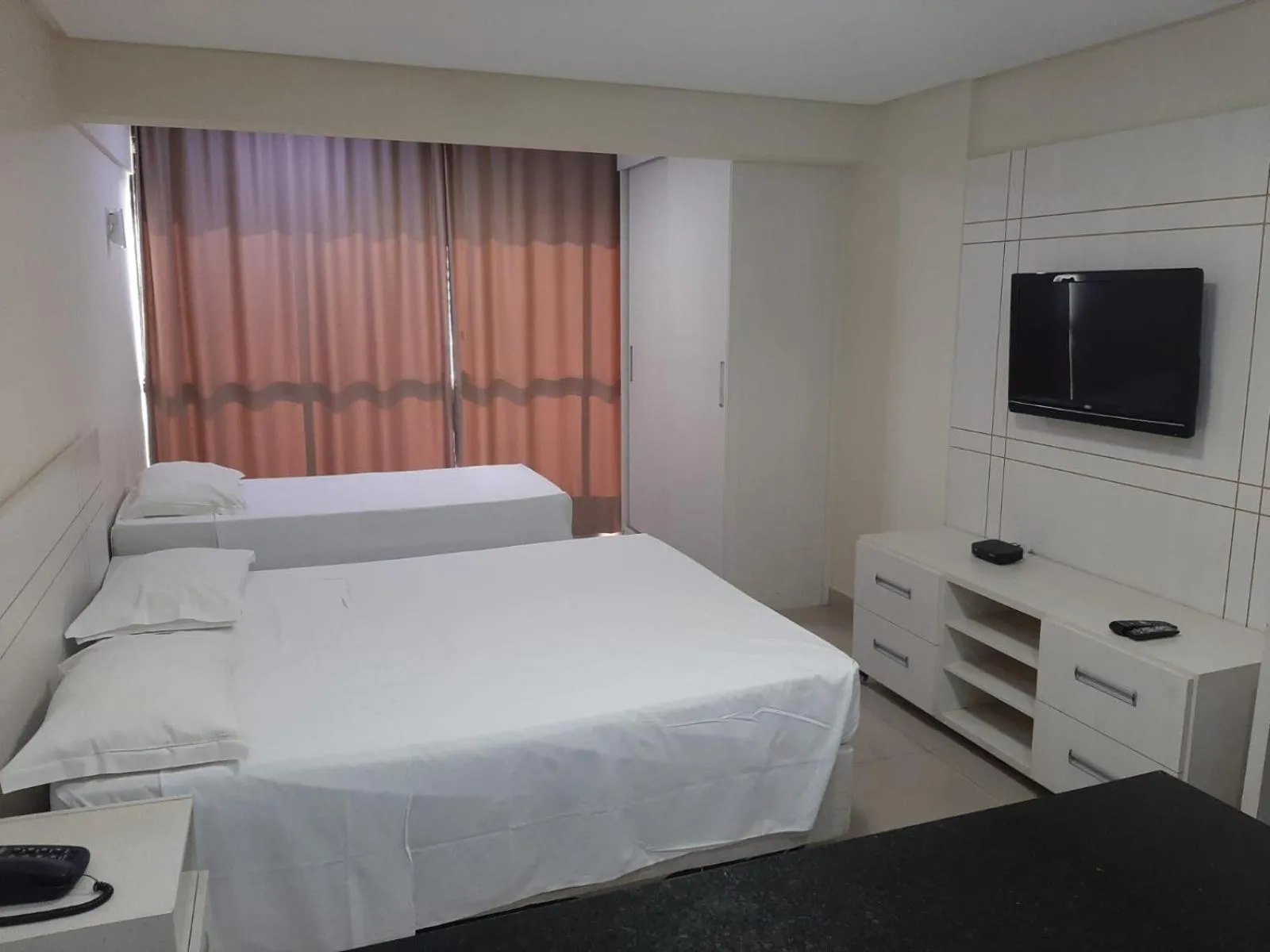 Bed in Garvey Park Hotel