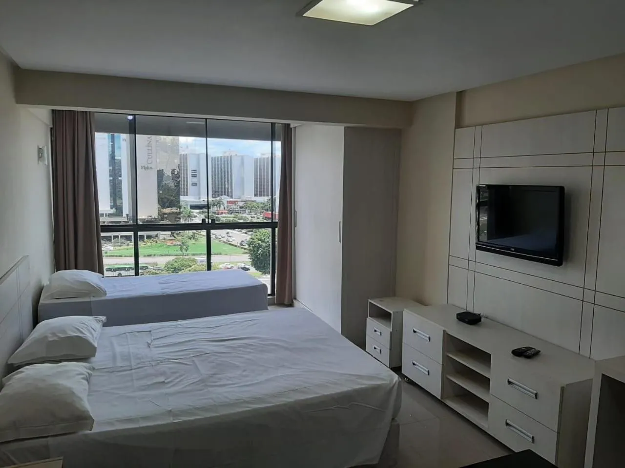 Bed in Garvey Park Hotel