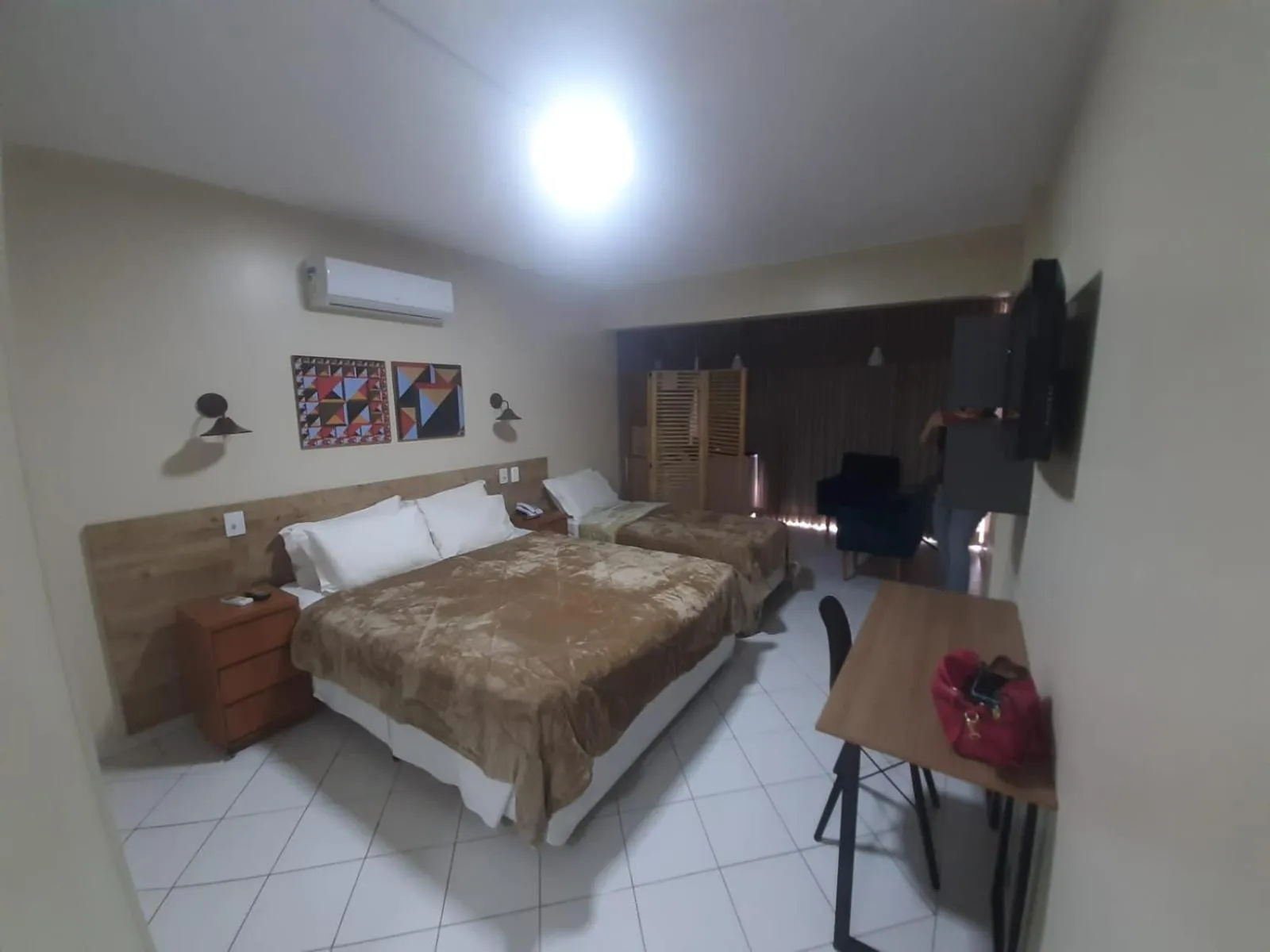 Photo of the whole room, Bed in Garvey Park Hotel