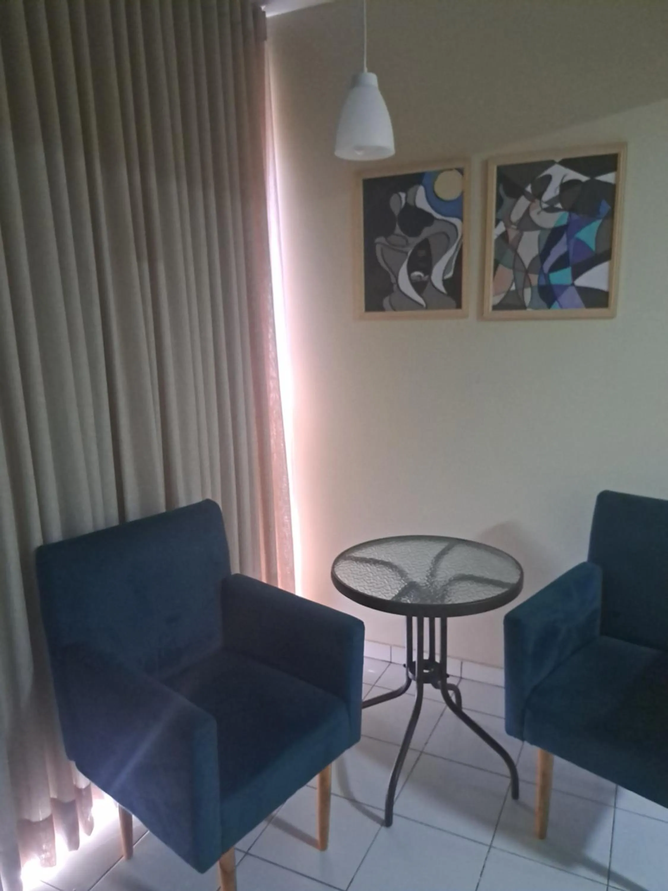 Seating area in Garvey Park Hotel