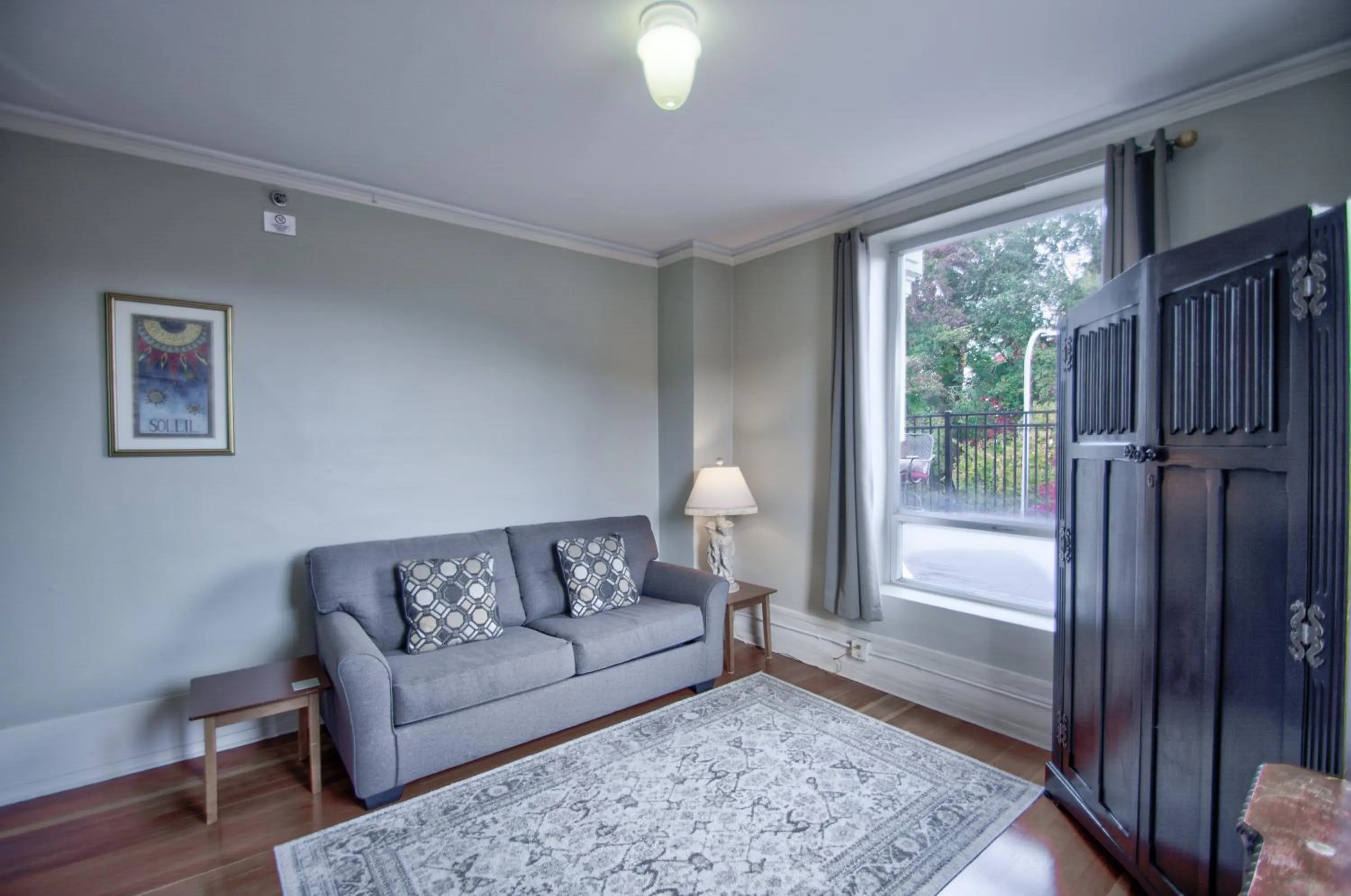 Living room in Centralia Square Grand Ballroom and Vintage Hotel