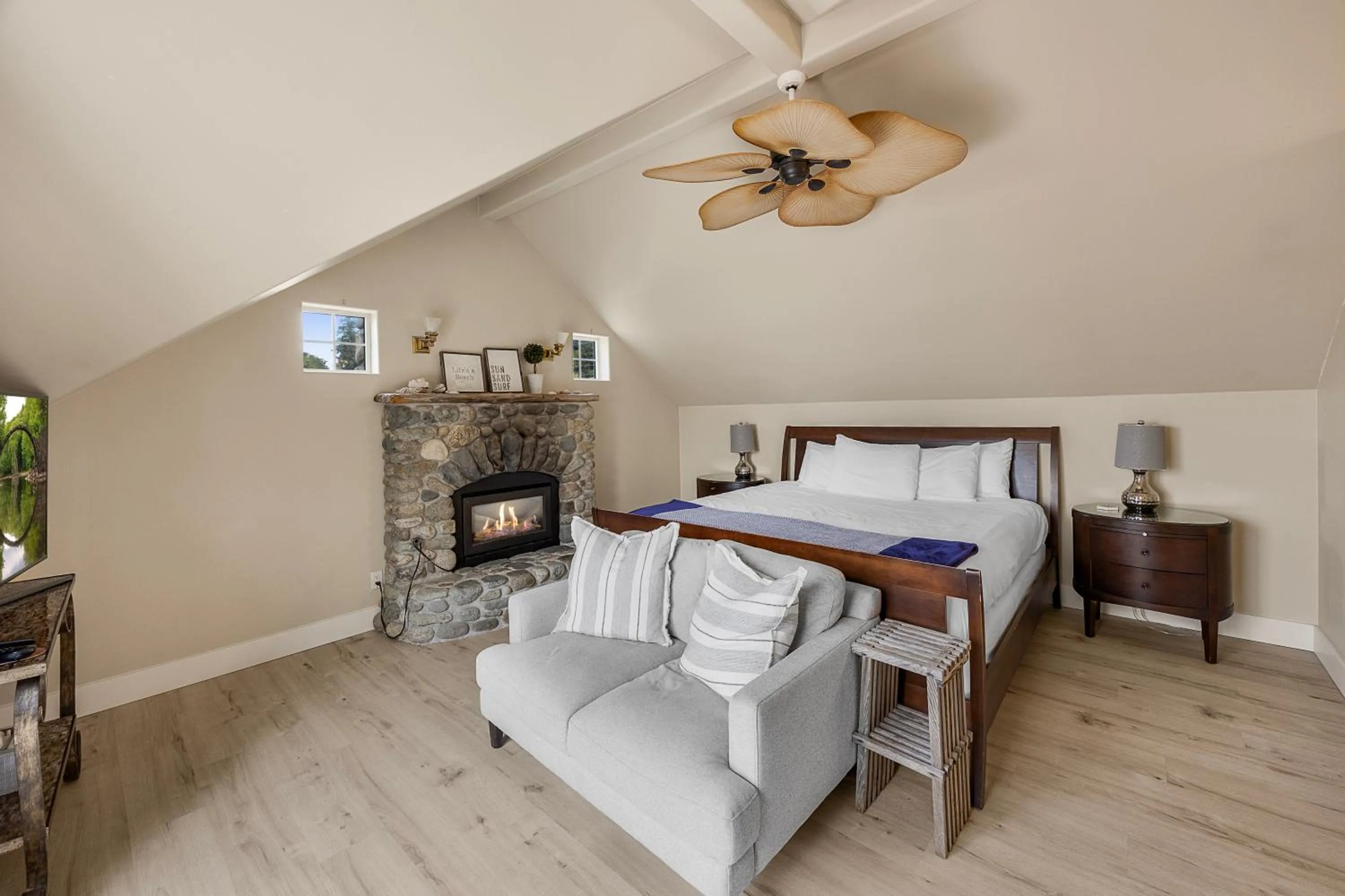 Bed in Camano Island Inn