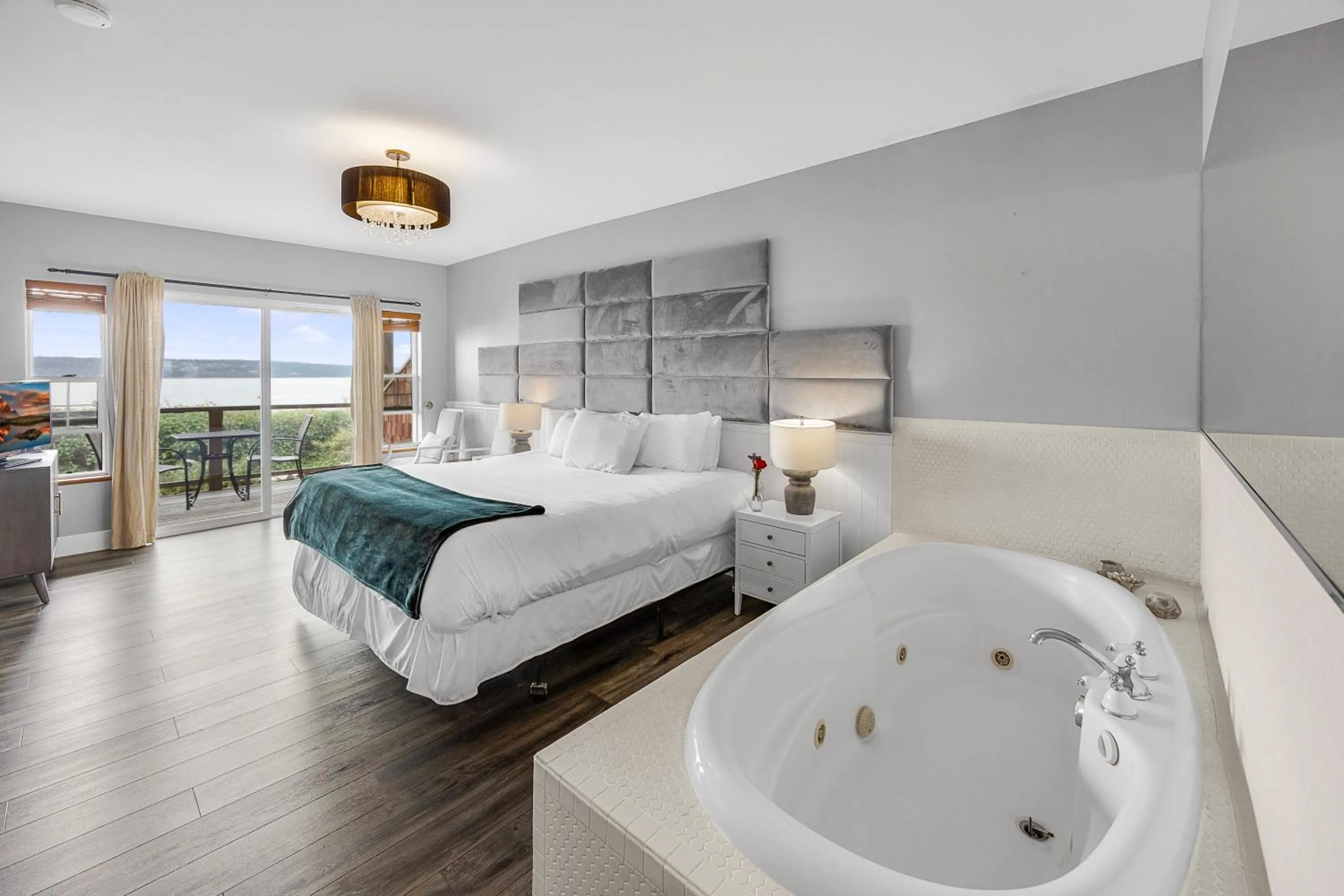 Bed in Camano Island Inn