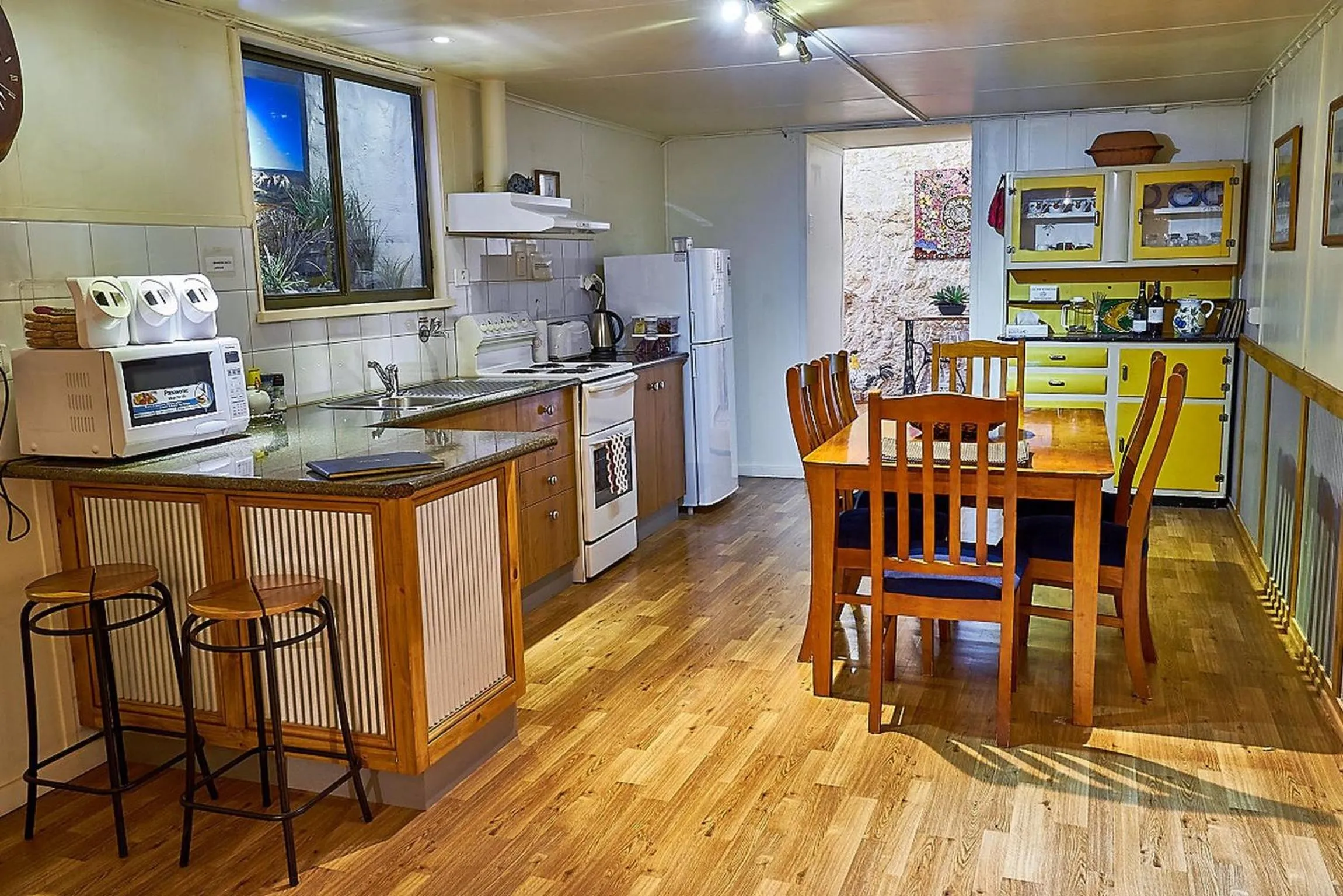 Kitchen or kitchenette in Underground Bed & Breakfast
