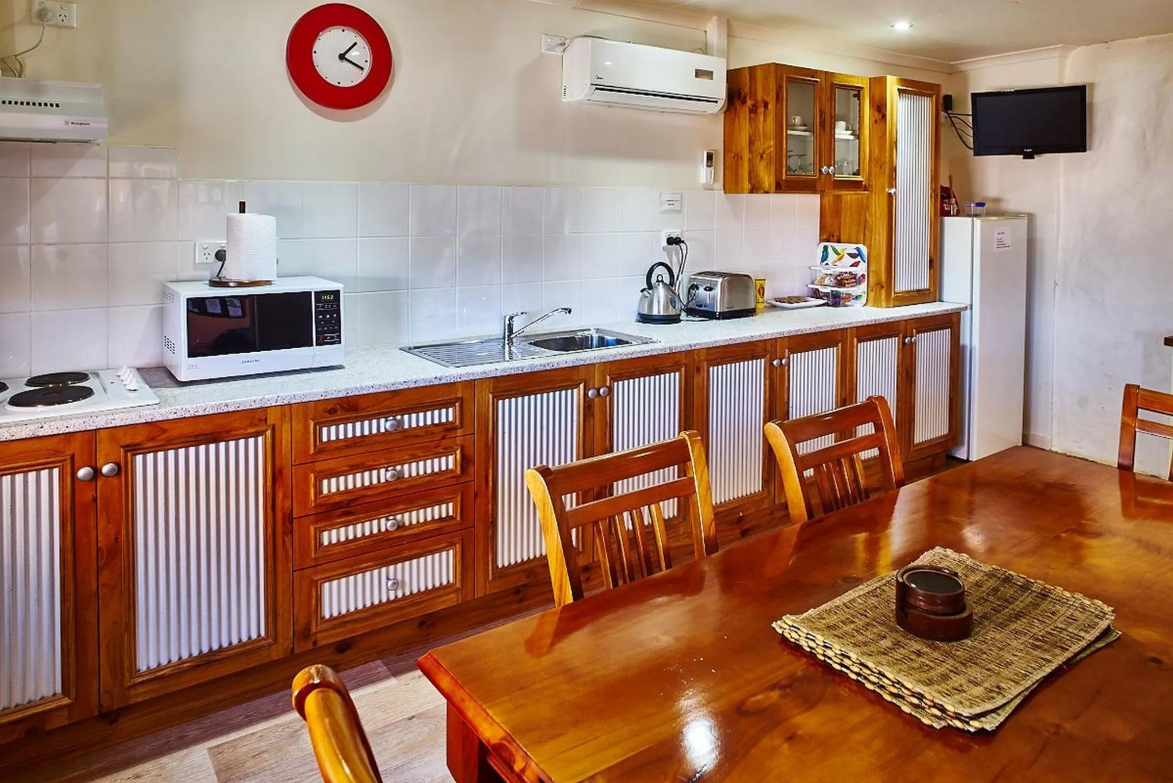 Communal kitchen in Underground Bed & Breakfast