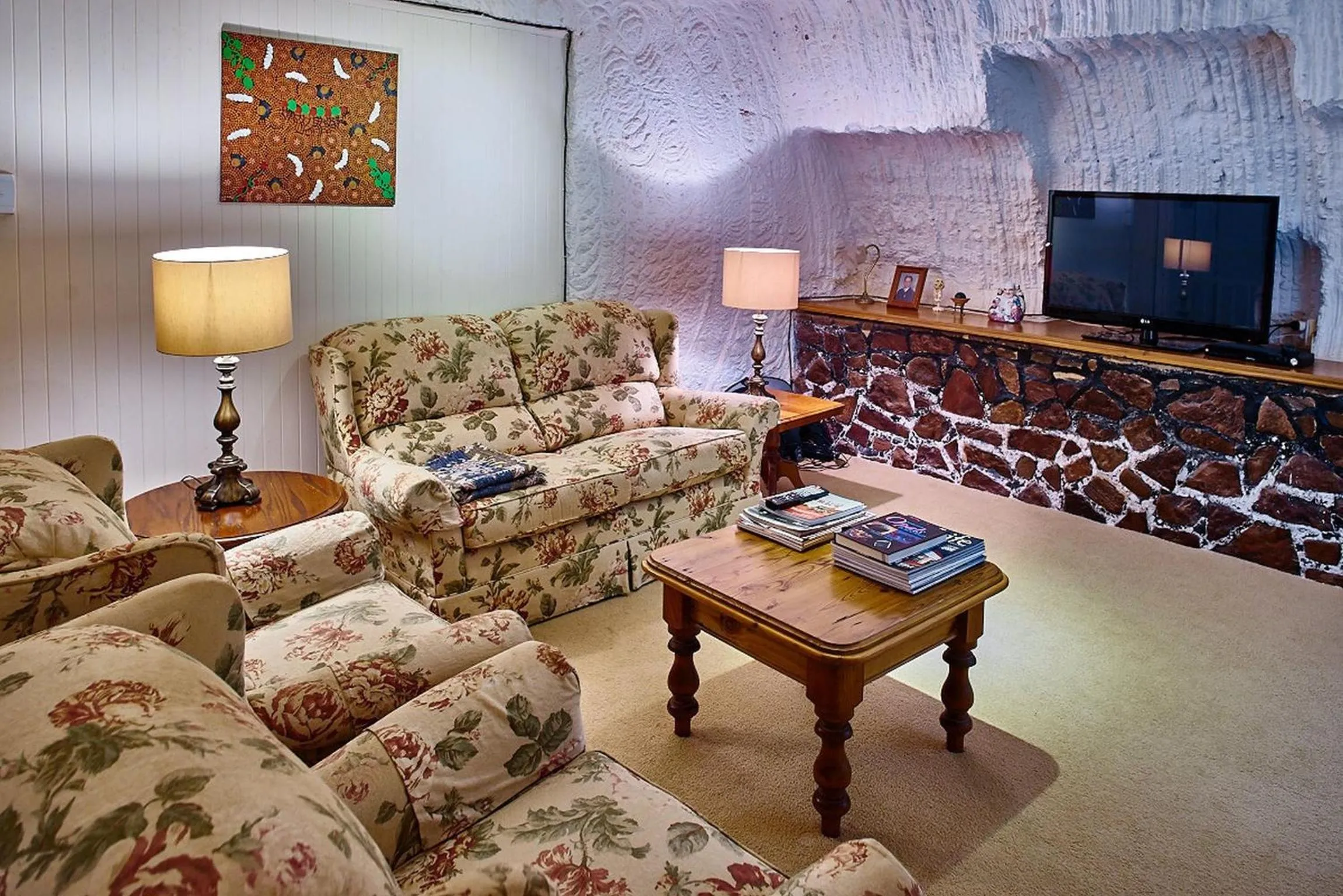 Lounge or bar in Underground Bed & Breakfast