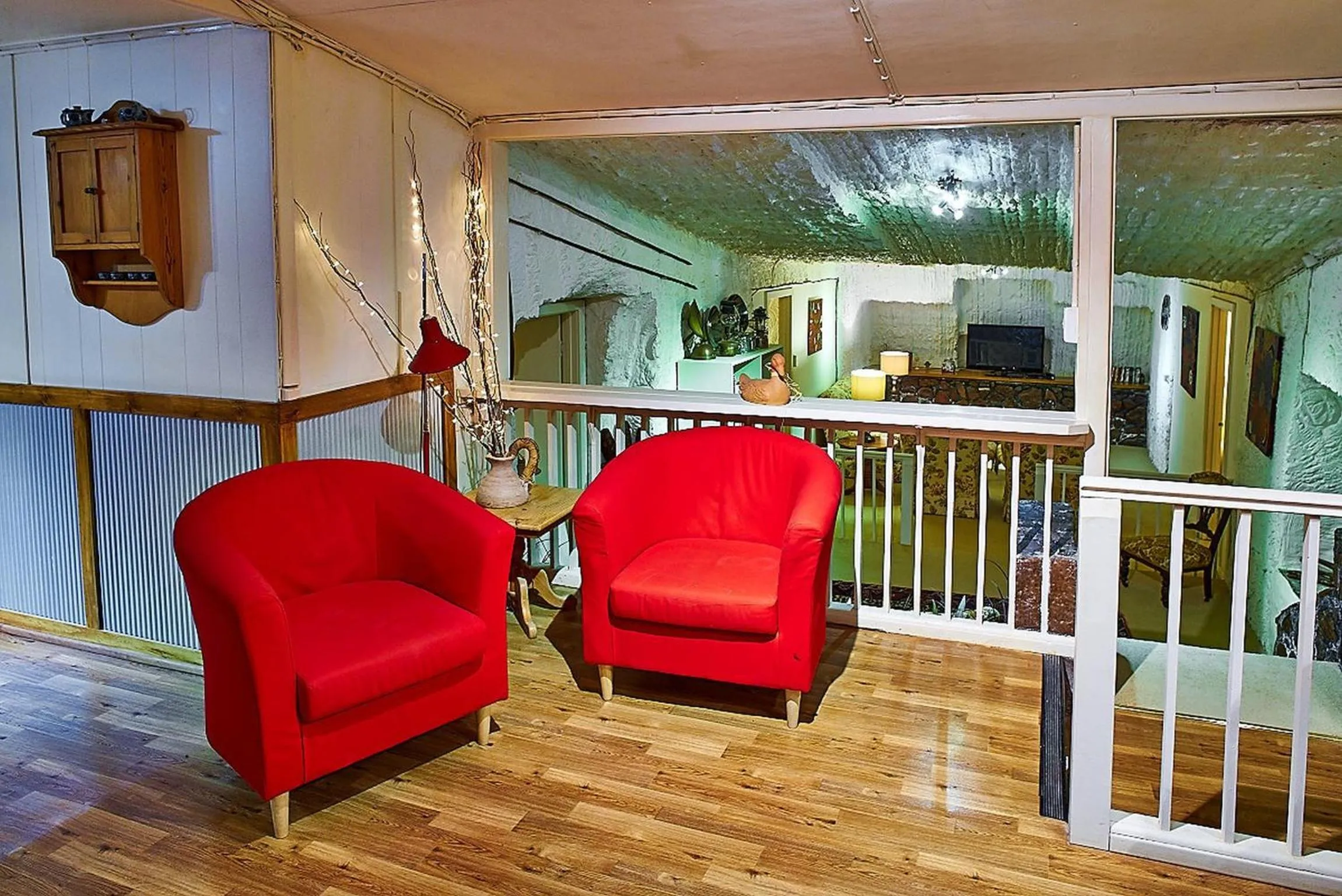 Kitchen or kitchenette in Underground Bed & Breakfast