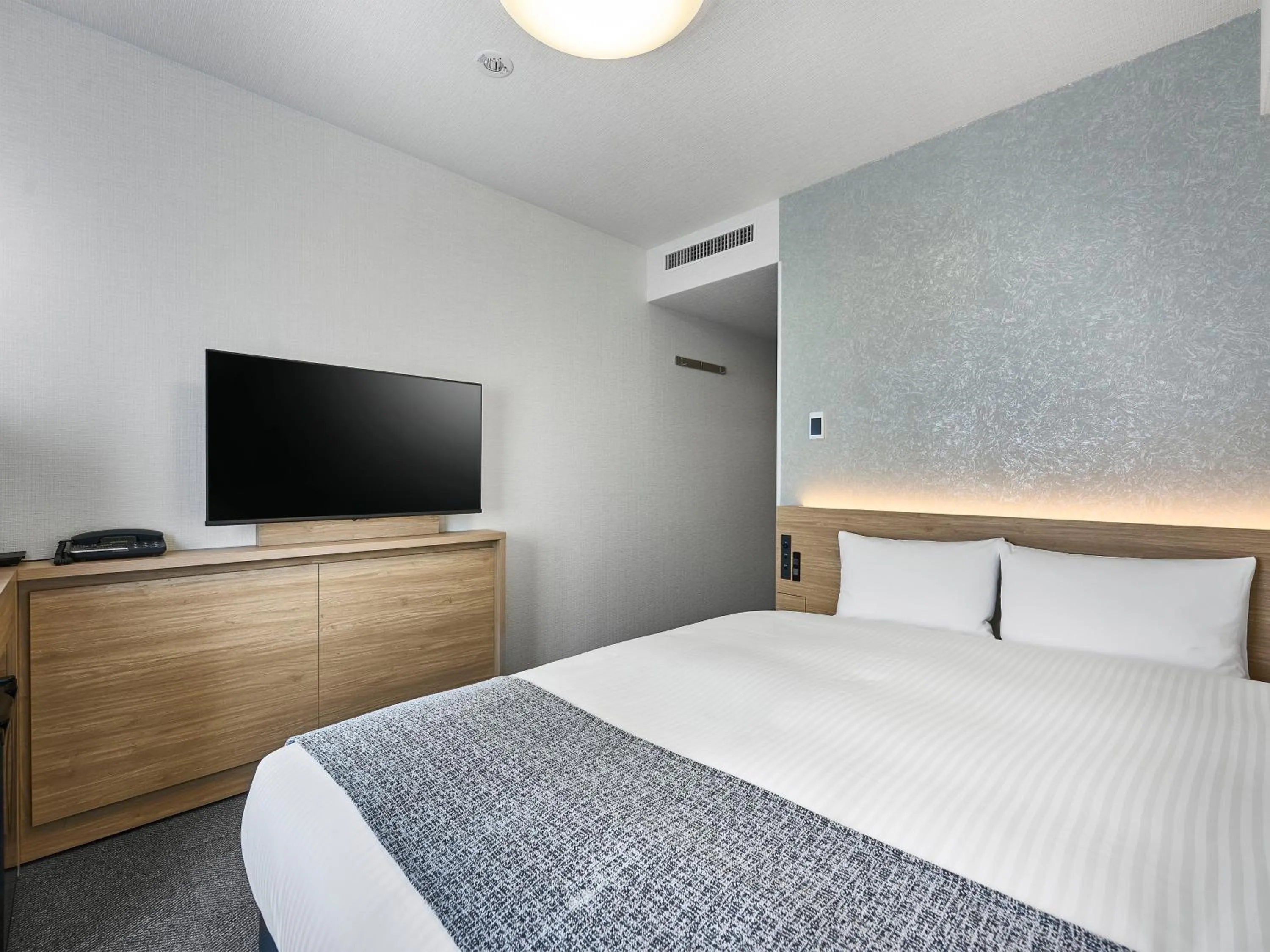 Bed in Daiwa Roynet Hotel Tokyo Akabane