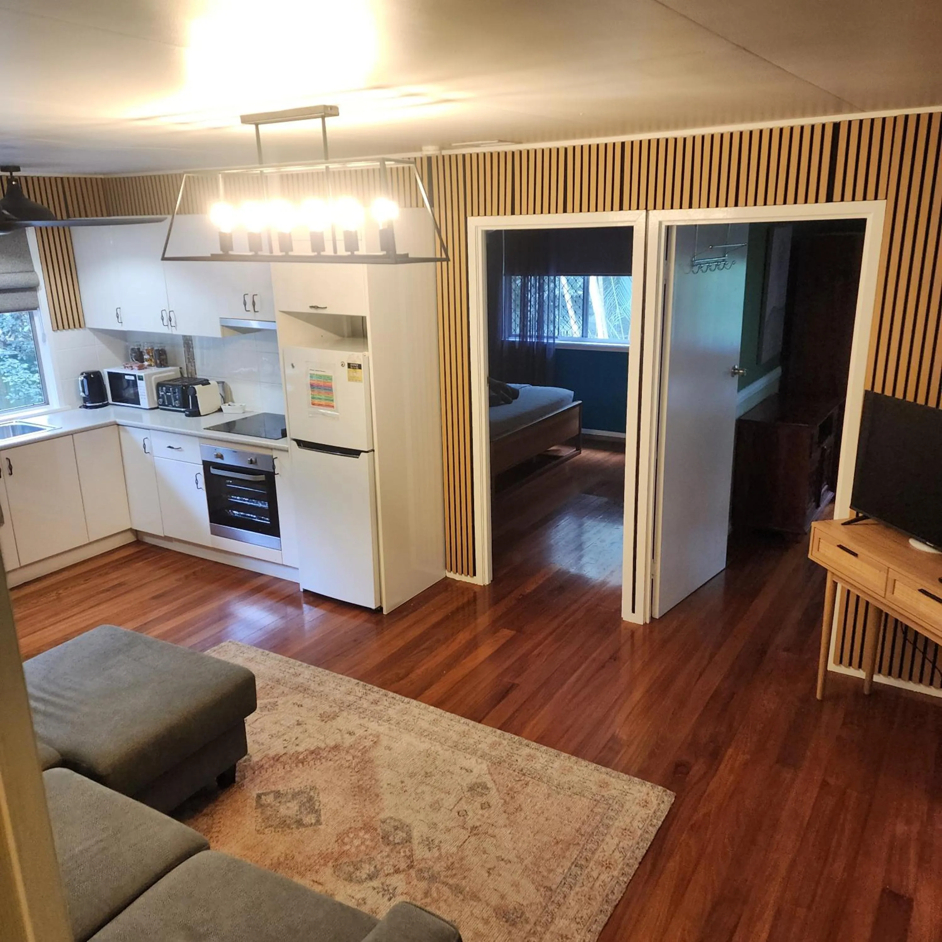 Kitchen or kitchenette in Atherton Hinterland Motel