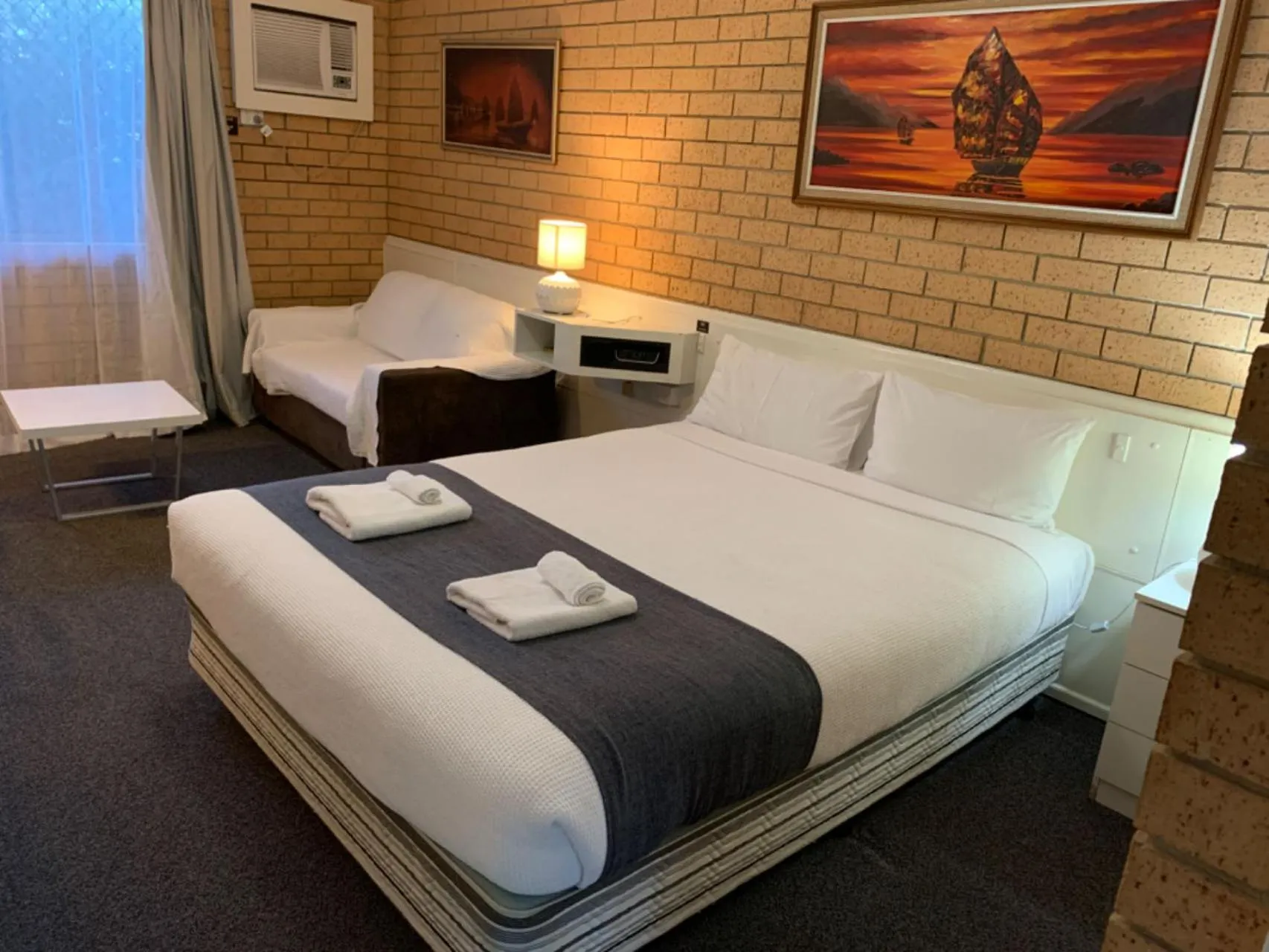 Bed in Aspley Pioneer Motel