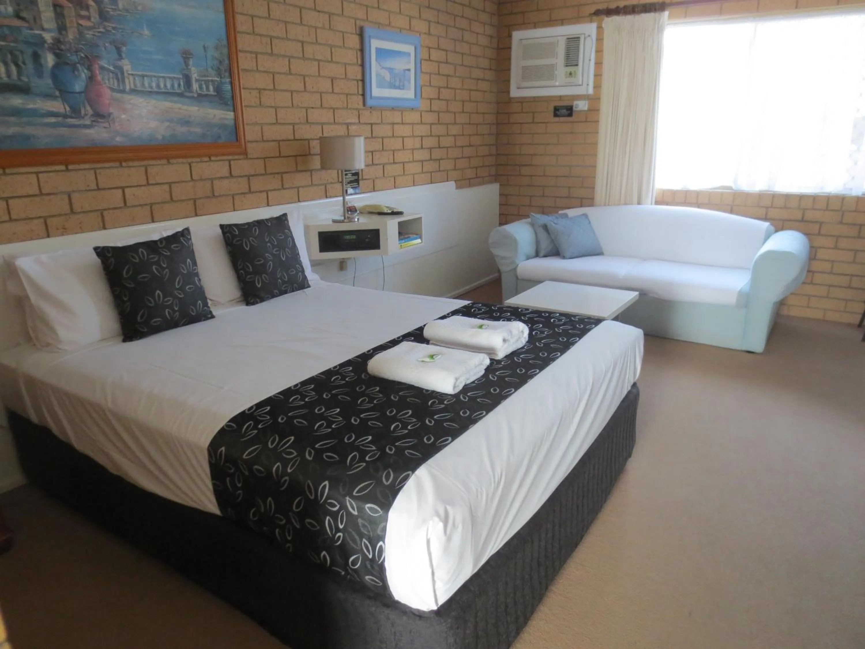 Bed in Aspley Pioneer Motel