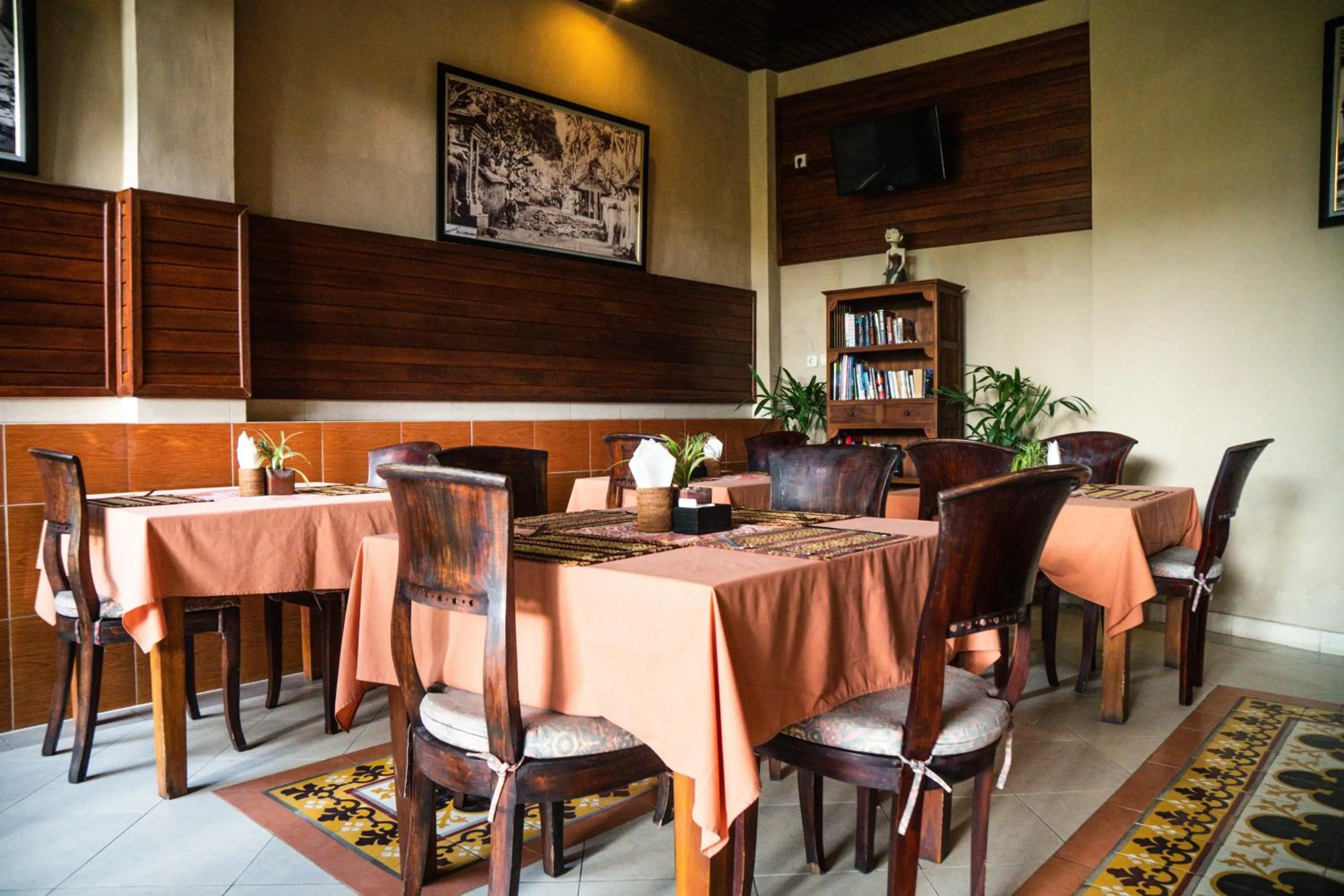 Restaurant/places to eat in Alam Terrace Cottages