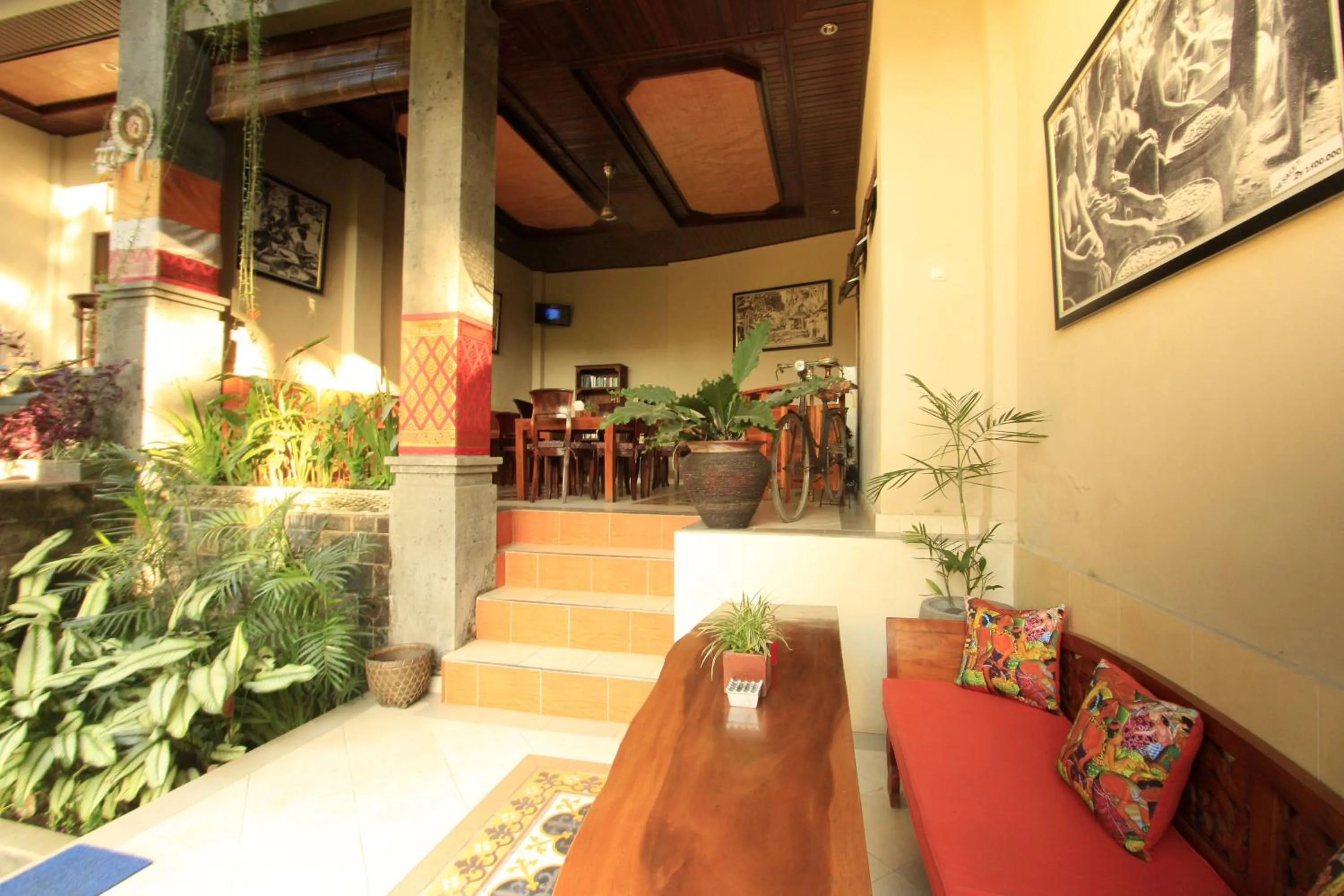 Restaurant/places to eat in Alam Terrace Cottages