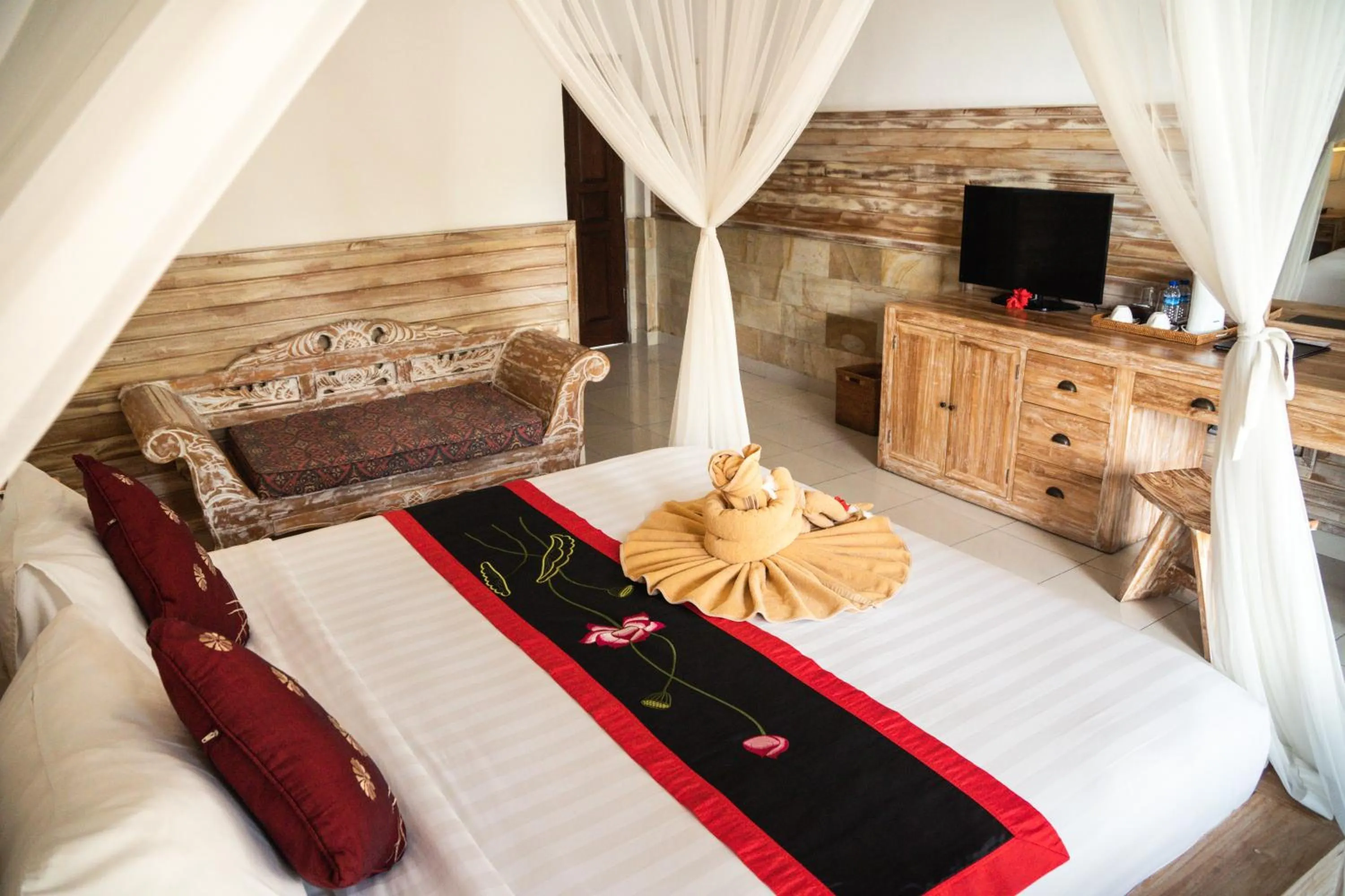 TV and multimedia, Bed in Alam Terrace Cottages