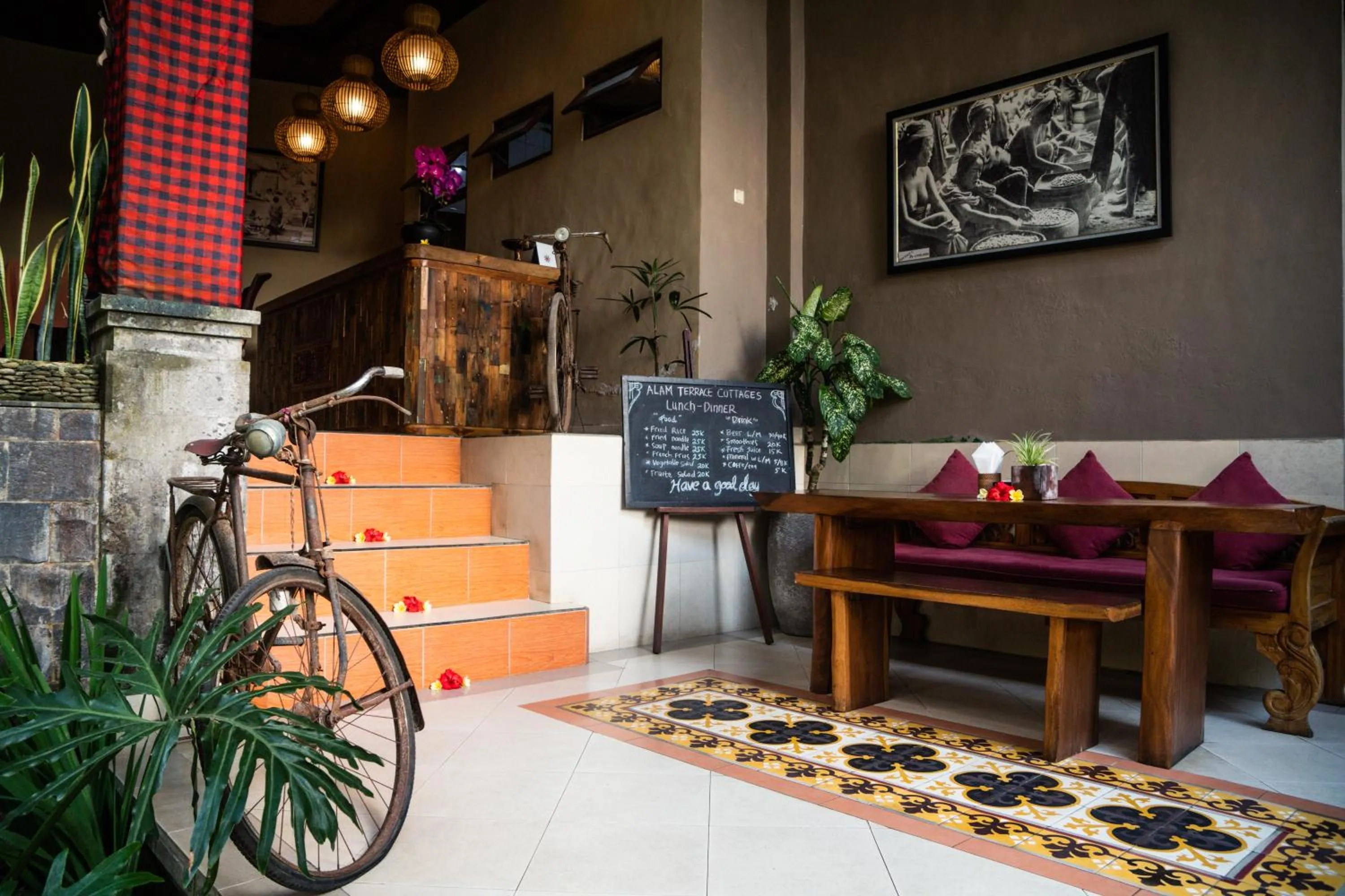 Restaurant/places to eat in Alam Terrace Cottages