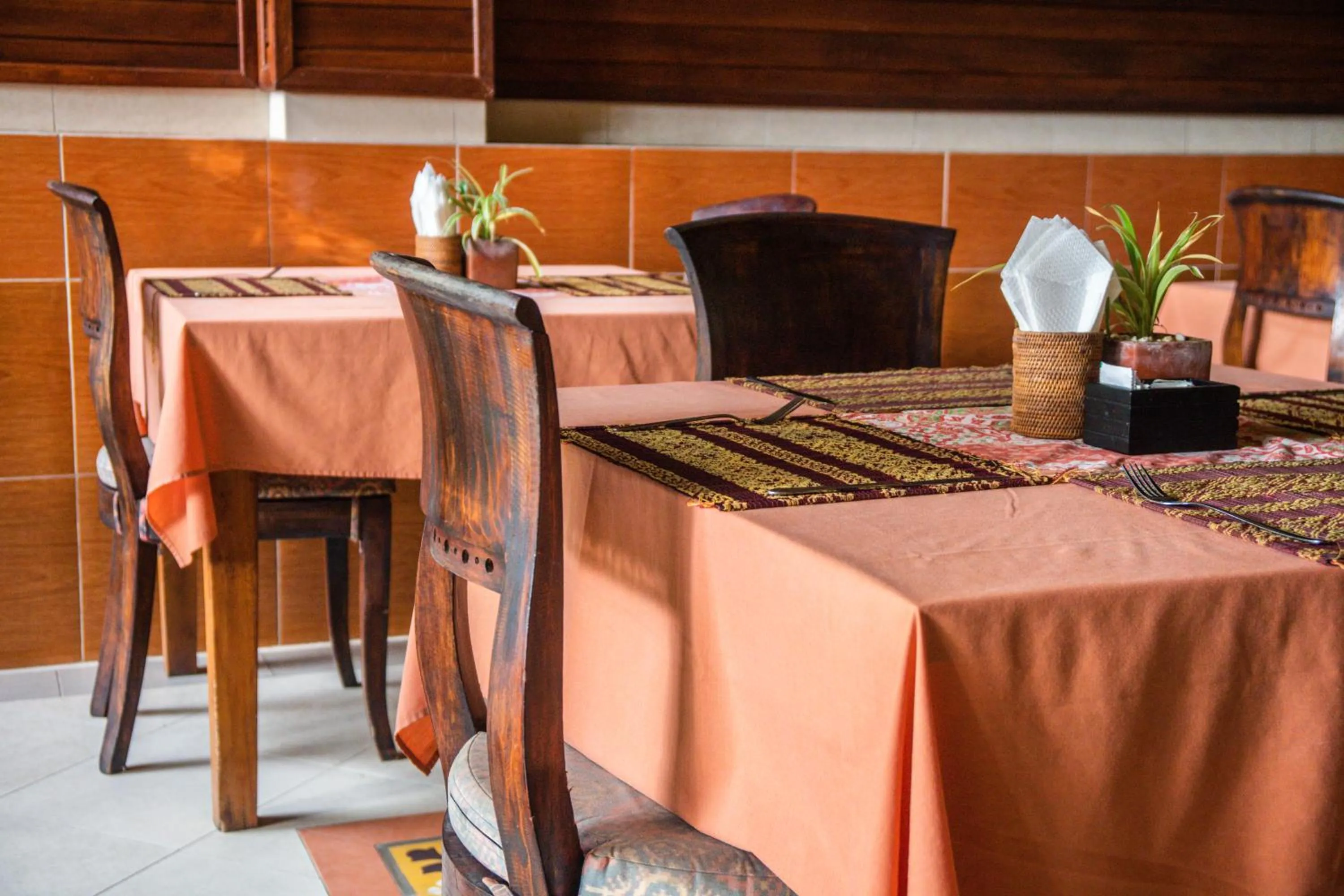 Restaurant/places to eat in Alam Terrace Cottages