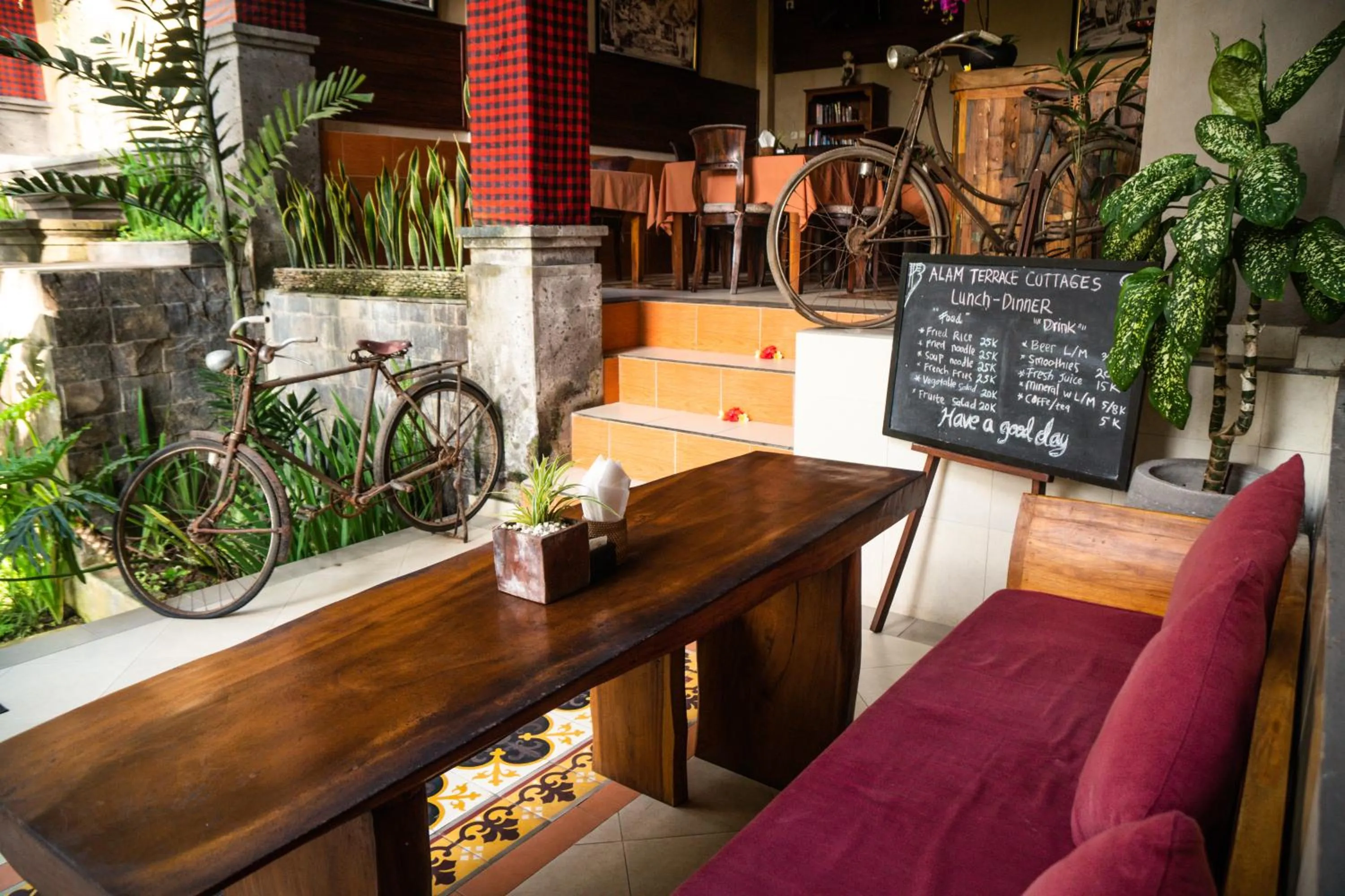 Restaurant/places to eat in Alam Terrace Cottages
