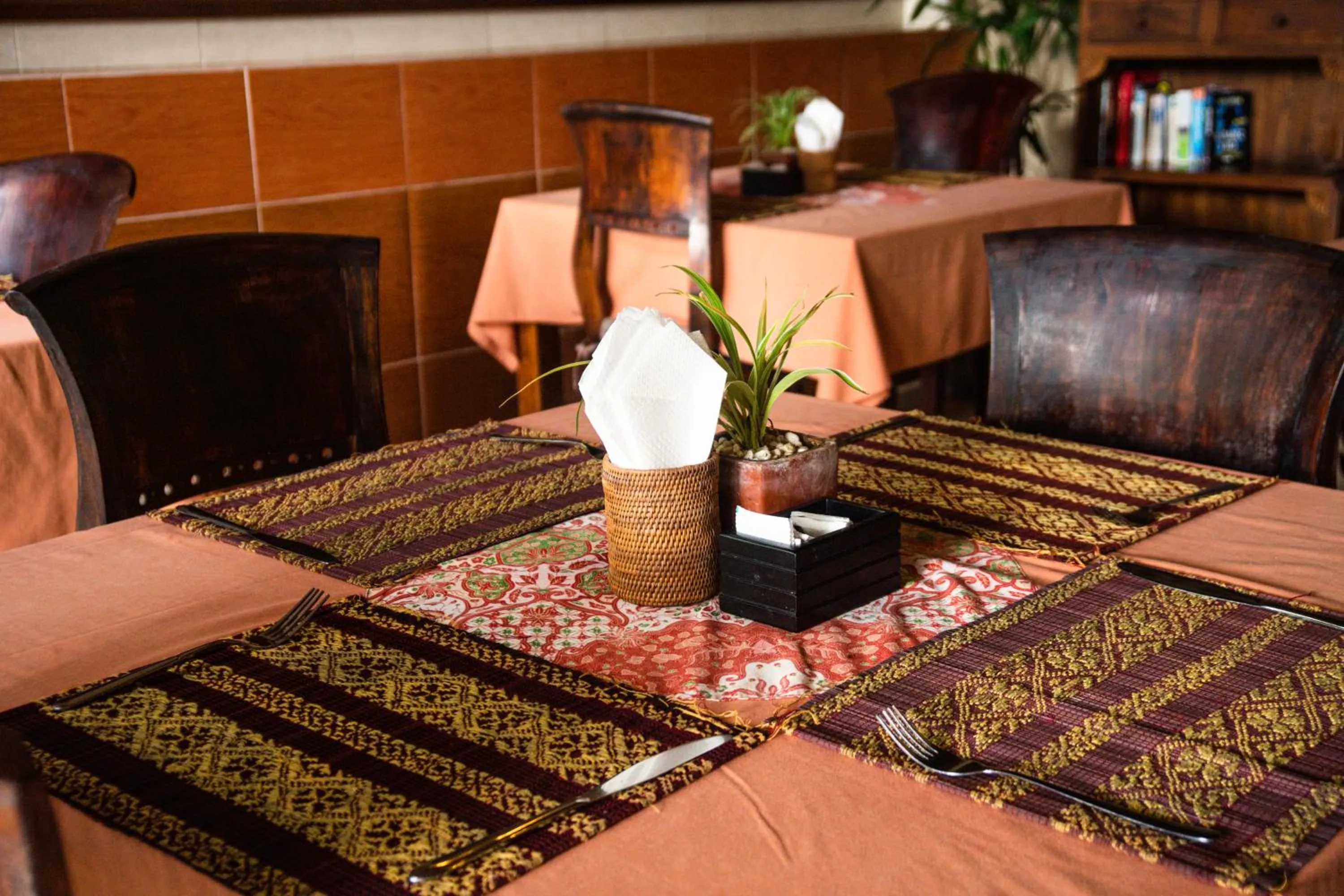 Restaurant/places to eat in Alam Terrace Cottages