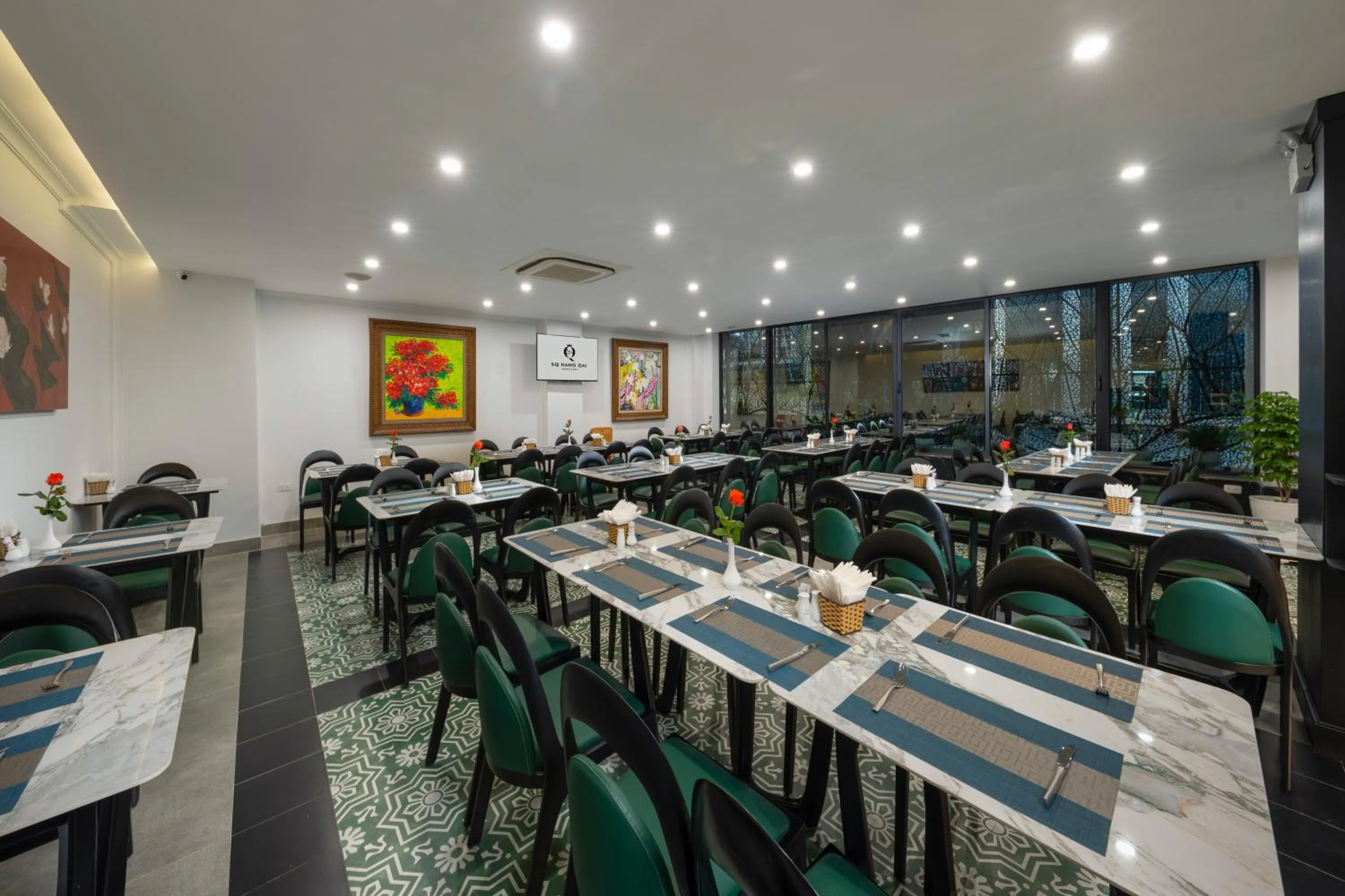 Restaurant/places to eat in SQ Hang Gai Hotel & Spa